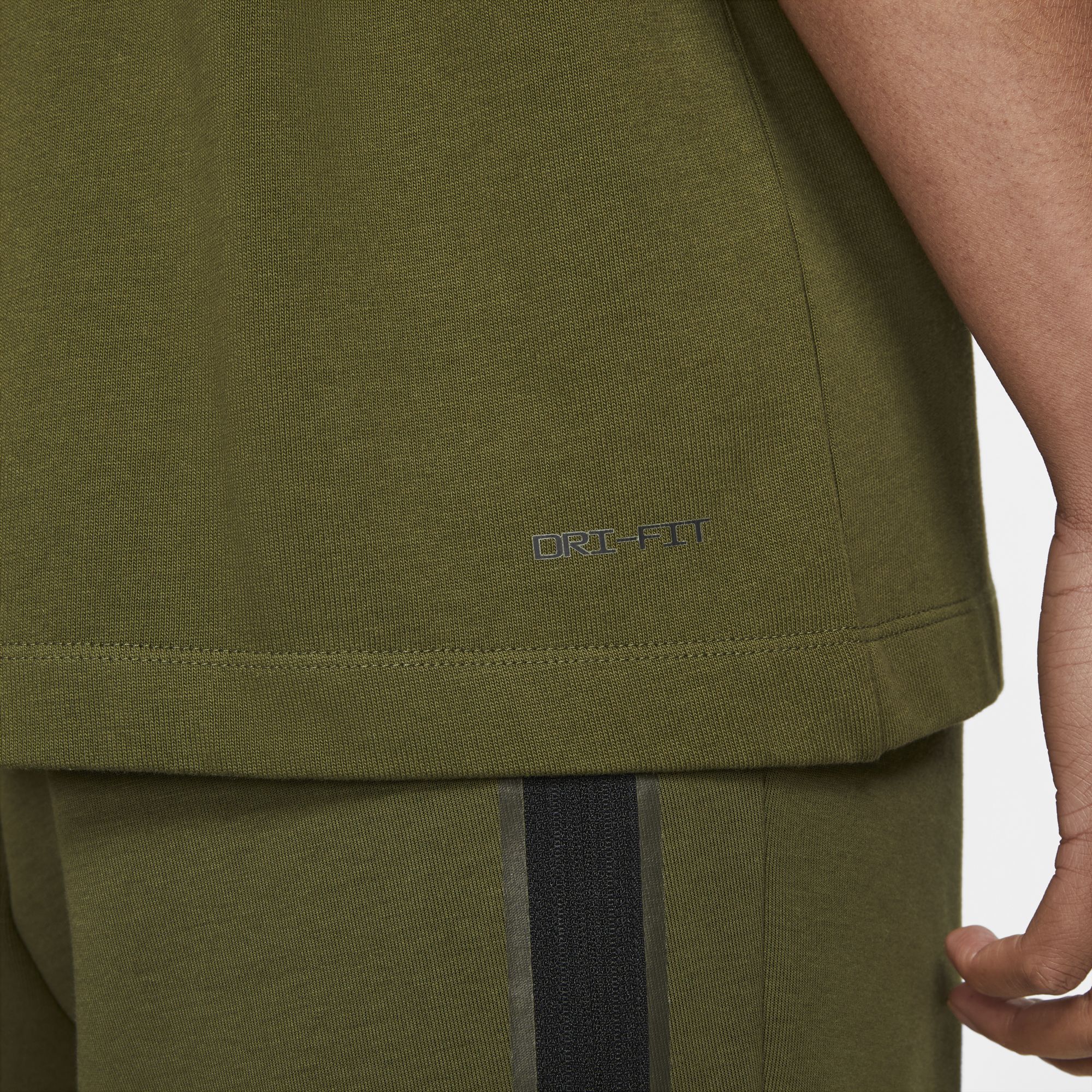 Nike Sportswear Dri-Fit Tech Essentials Short-Sleeve Erkek Tişört