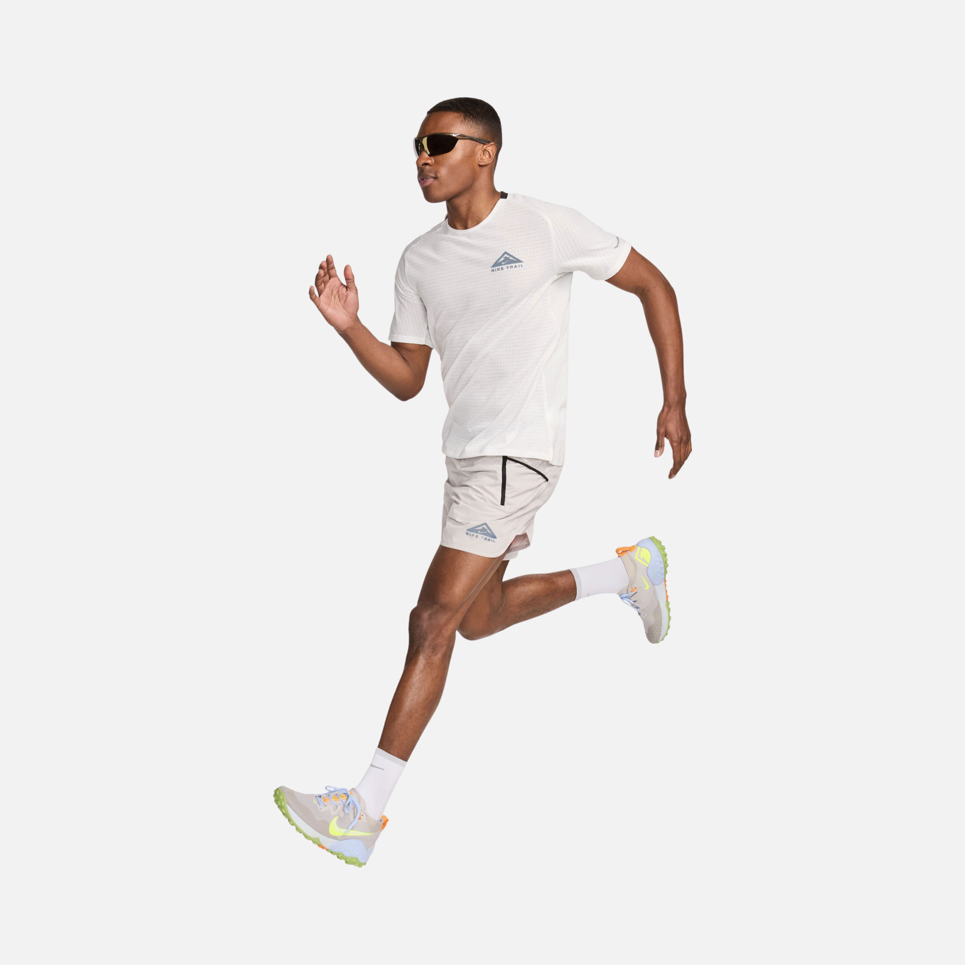 Nike Dri-Fit Trail Solar Chase Running Short-Sleeve Erkek Tişört