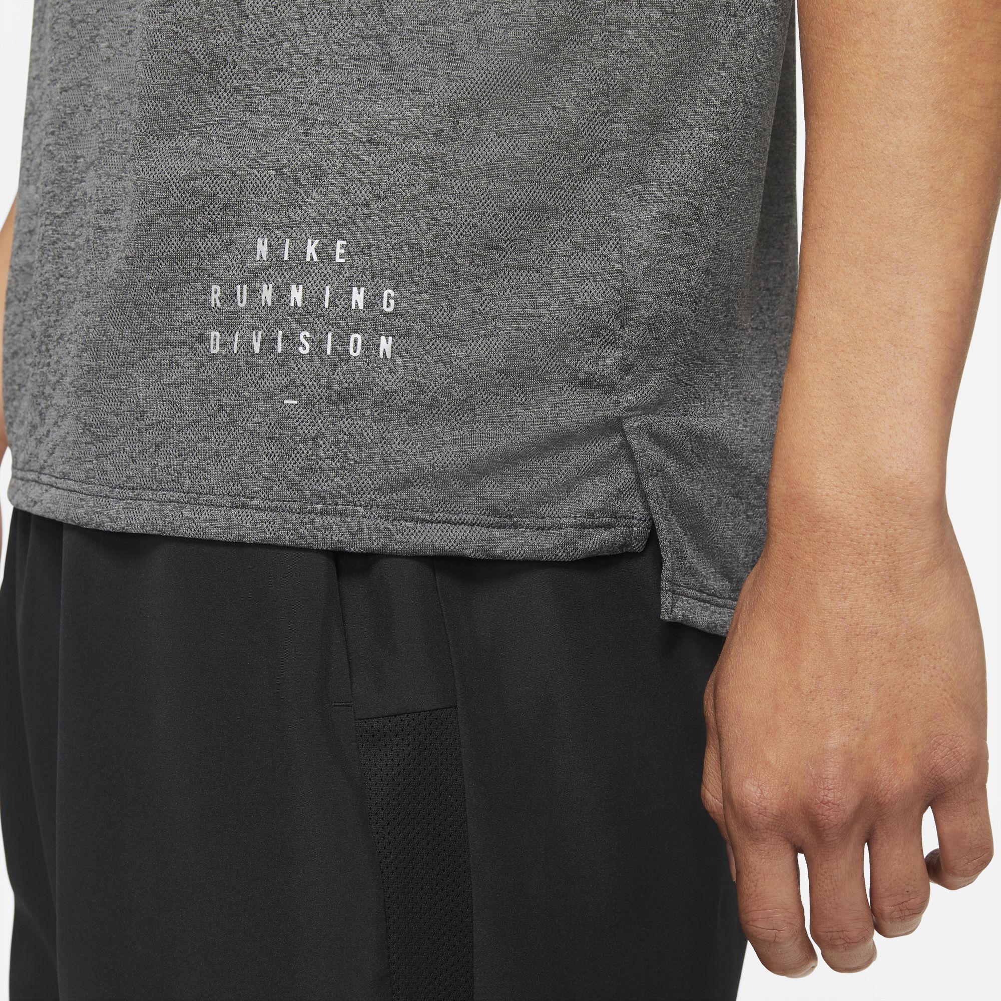 Nike Rise 365 Run Division Short-Sleeve Running Top Erkek Tişört