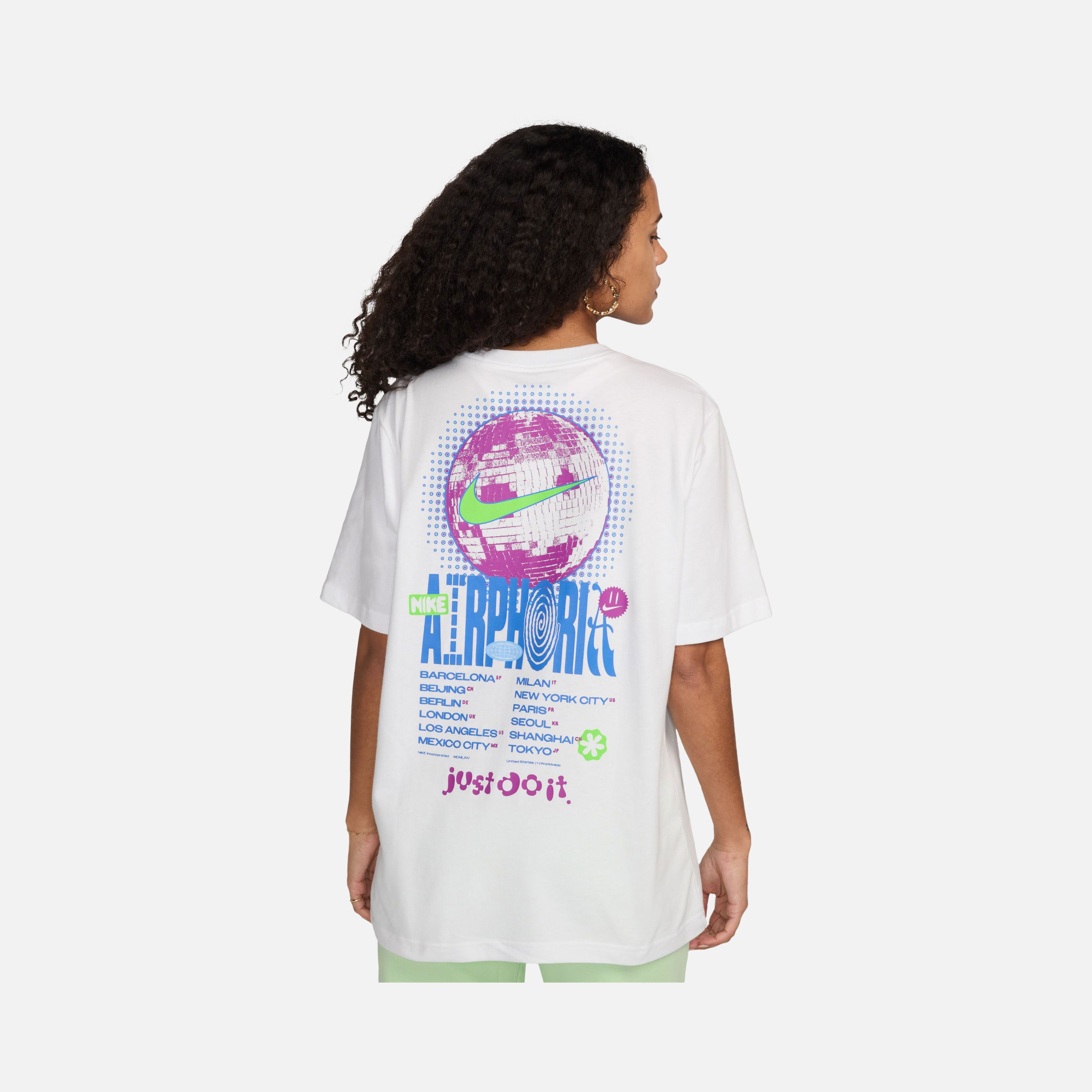 Nike Sportswear Oc2 Festival Graphic Boyfriend Short-Sleeve Kadın Tişört