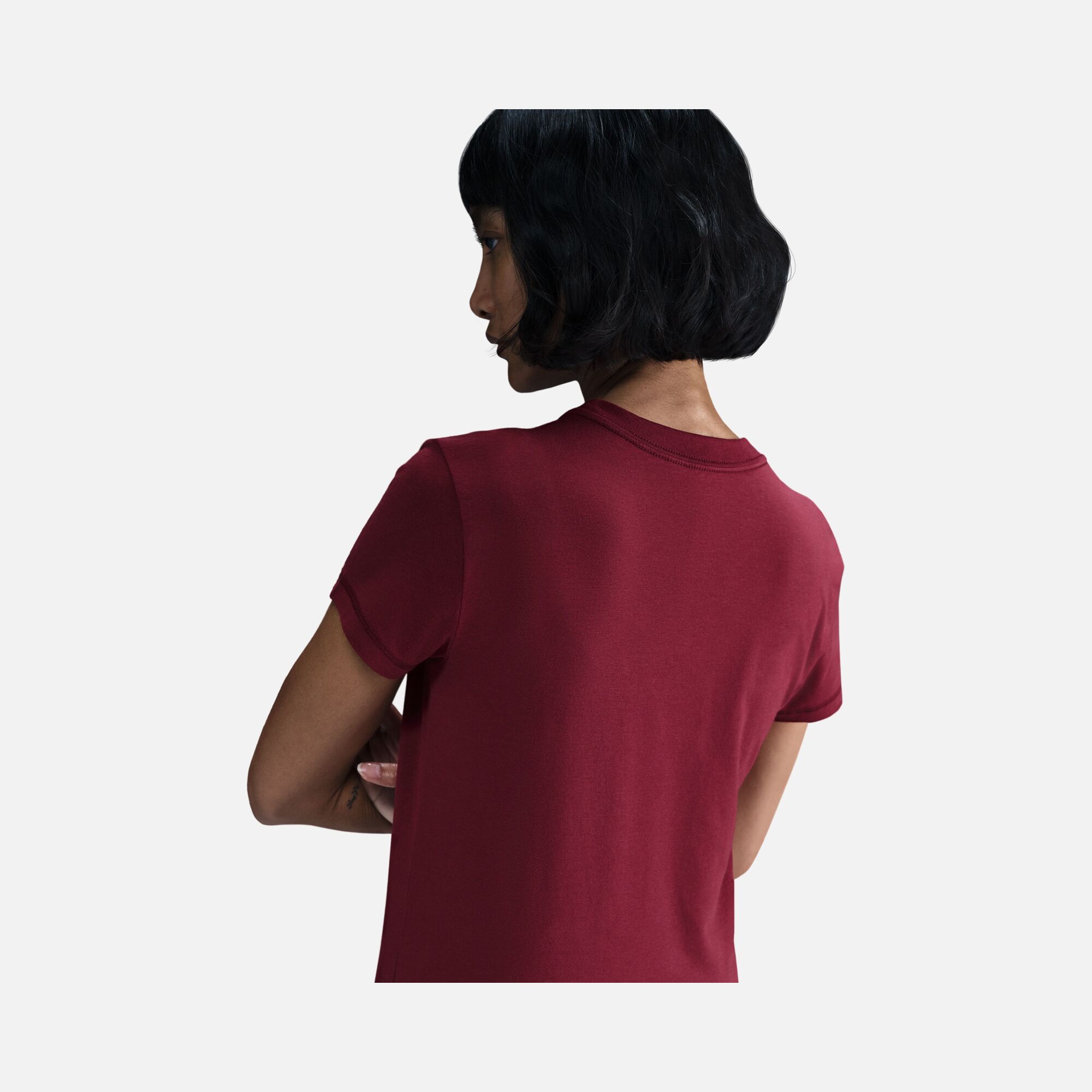 Nike Sportswear Chill Knit Slim Cropped Short-Sleeve Kadın Tişört
