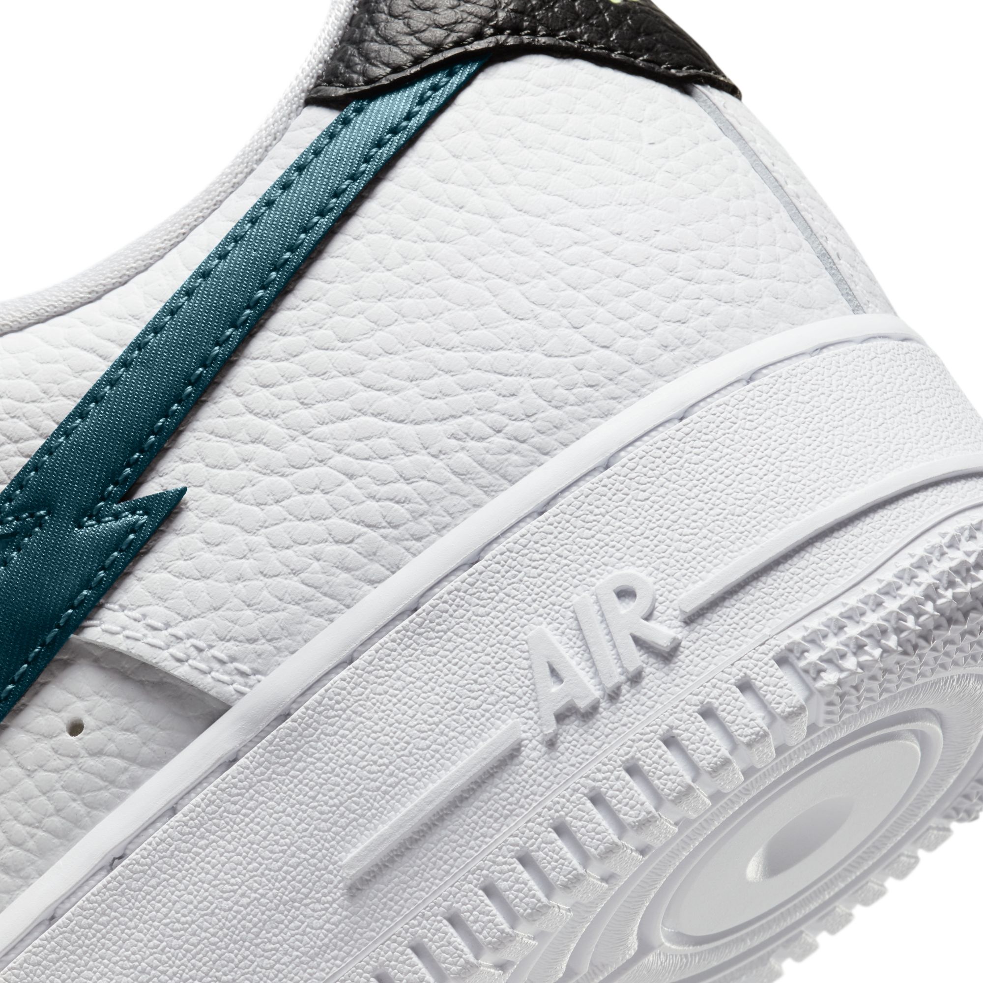 Nike Air Force 1 Low Erkek Spor Ayakkabı