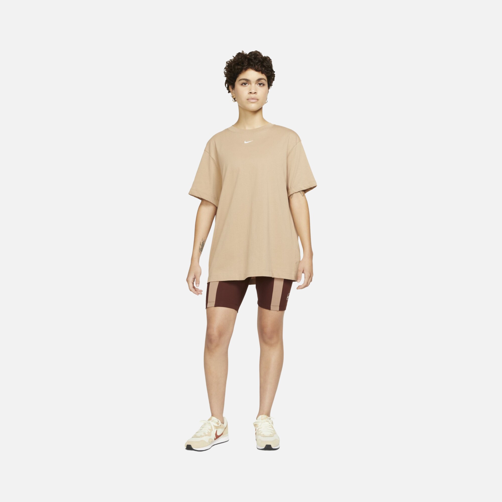 Nike Sportswear Essential Short-Sleeve Kadın Tişört