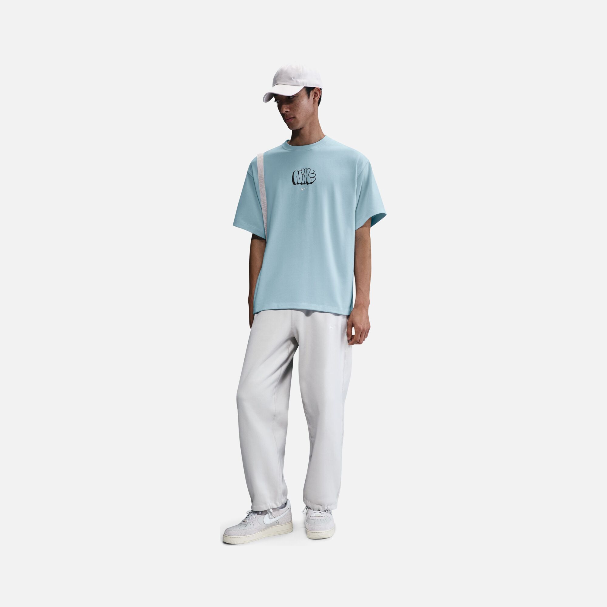 Nike Sportswear Solo Swoosh Graphics Short-Sleeve Erkek Tişört