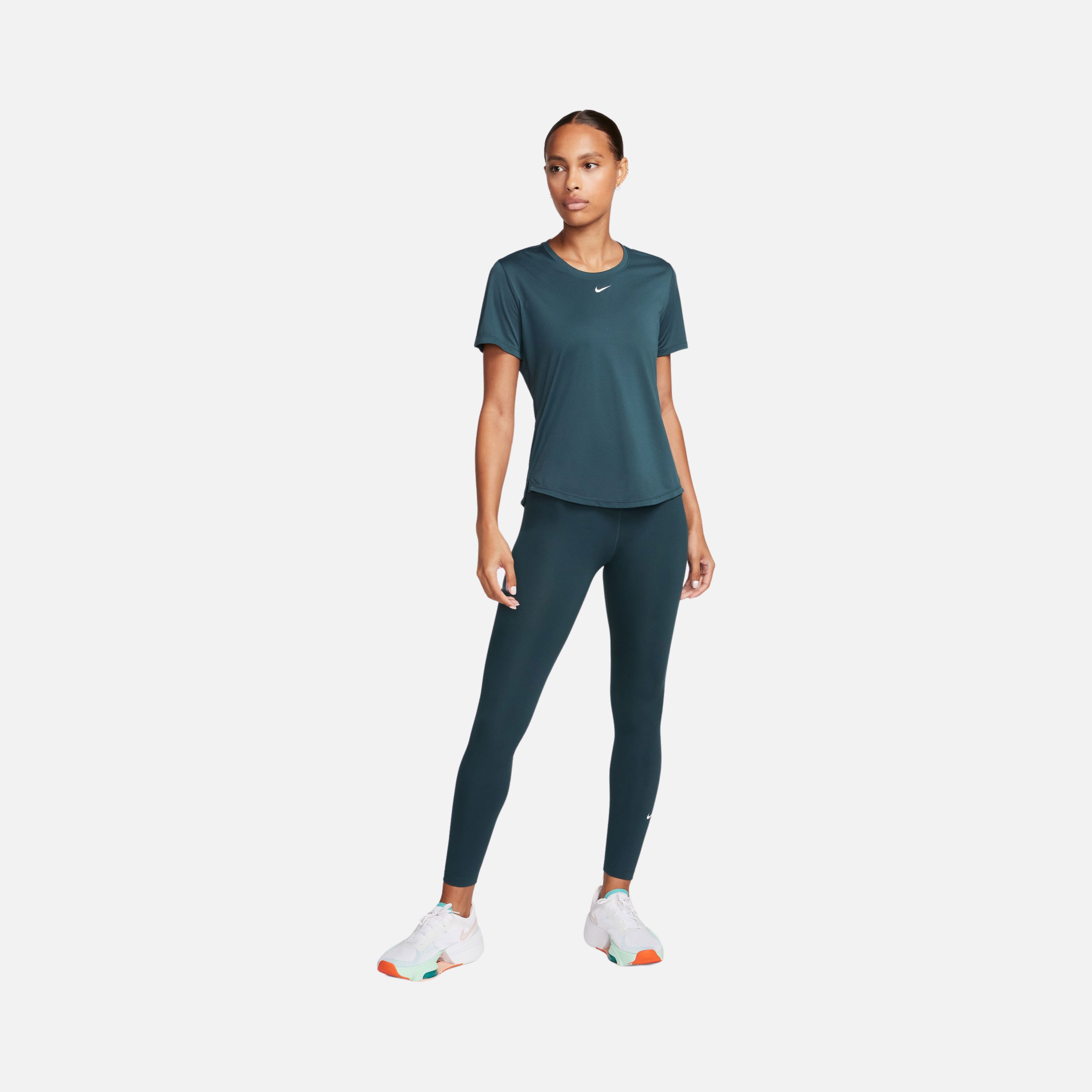 Nike Dri-Fit One Standard-Fit Short Sleeve Kadın Tişört