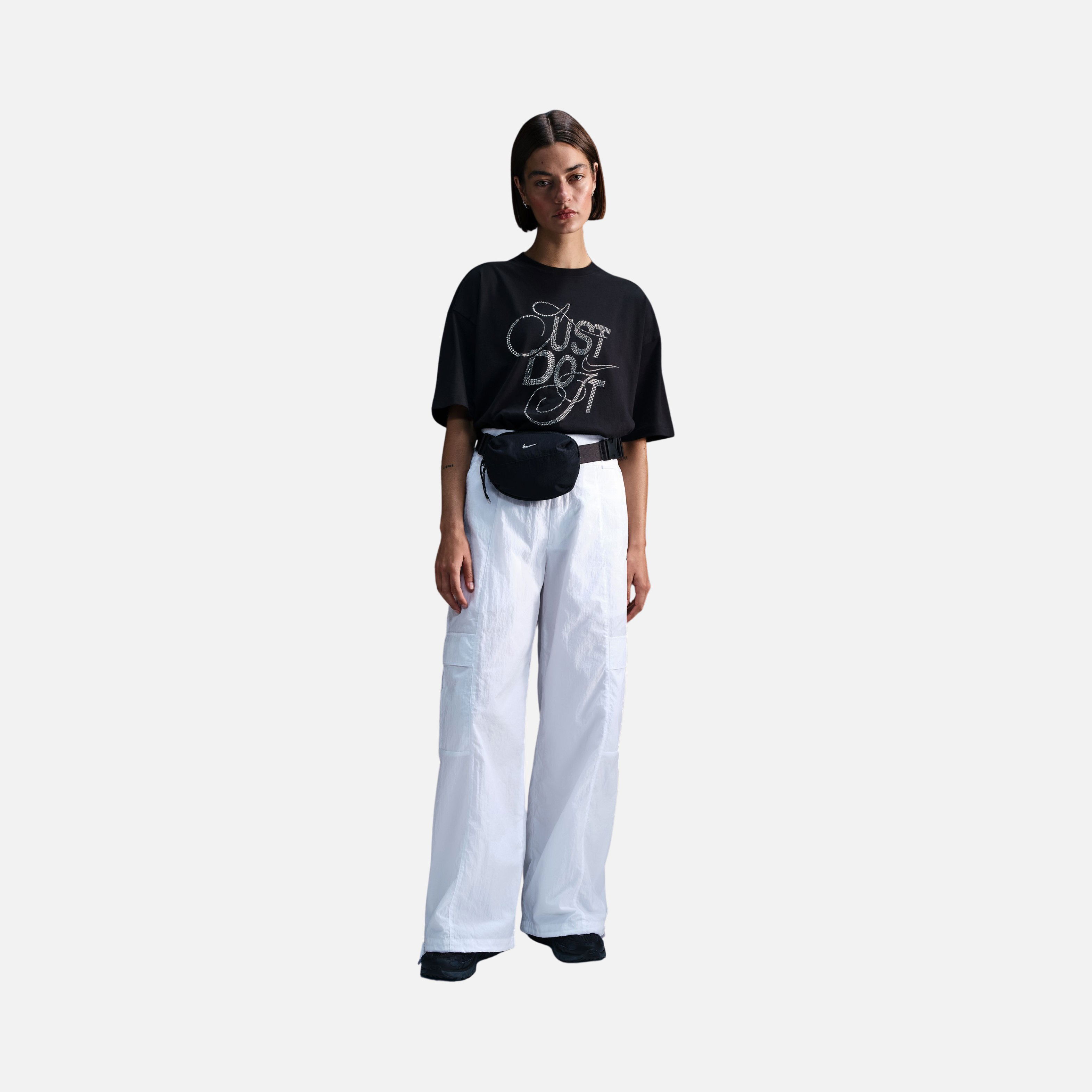 Nike Sportswear Dance Oversized ''Just Do It Graphic Shine Detail'' Short-Sleeve Kadın Tişört