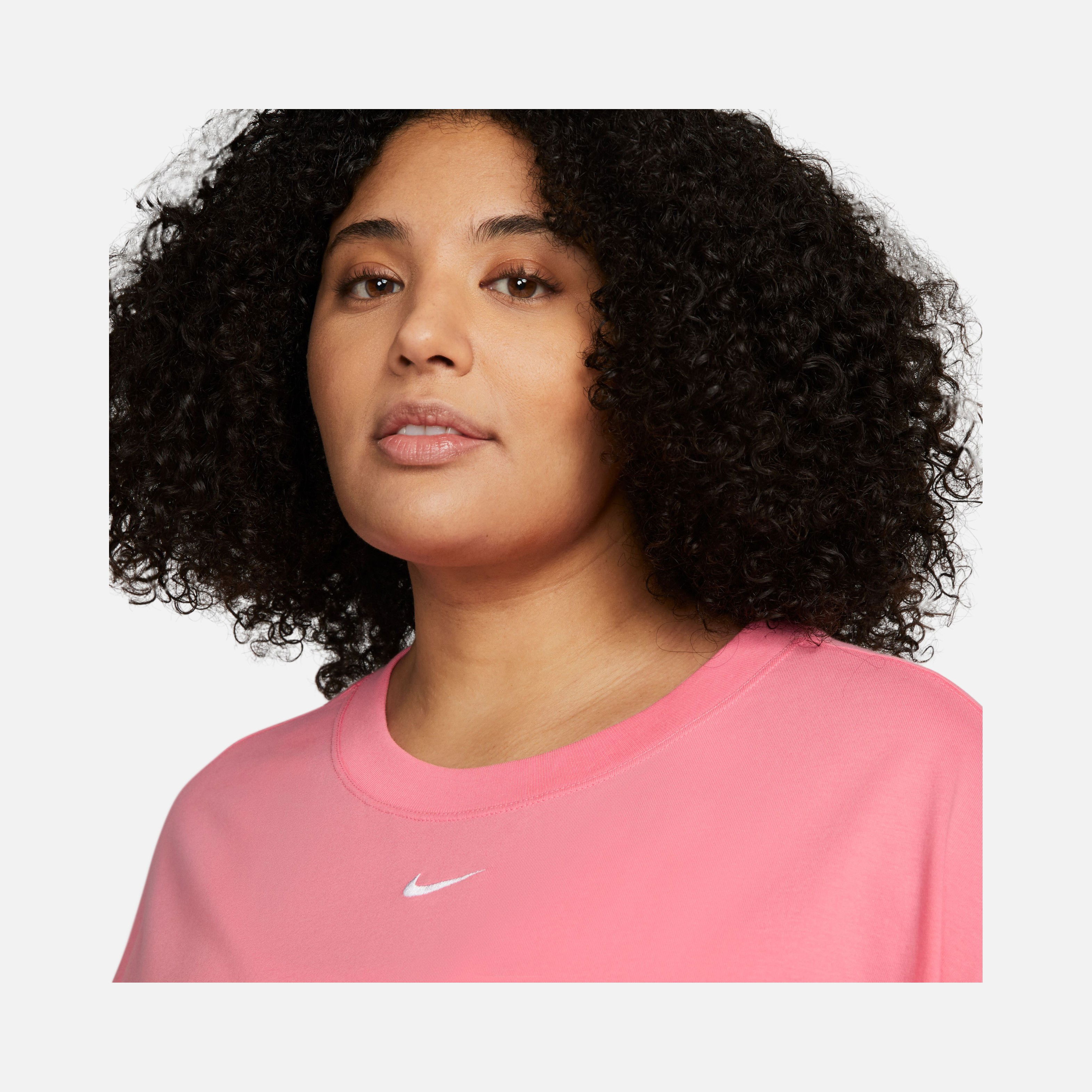 Nike Sportswear Essential Short-Sleeve (Plus Size) Kadın Tişört