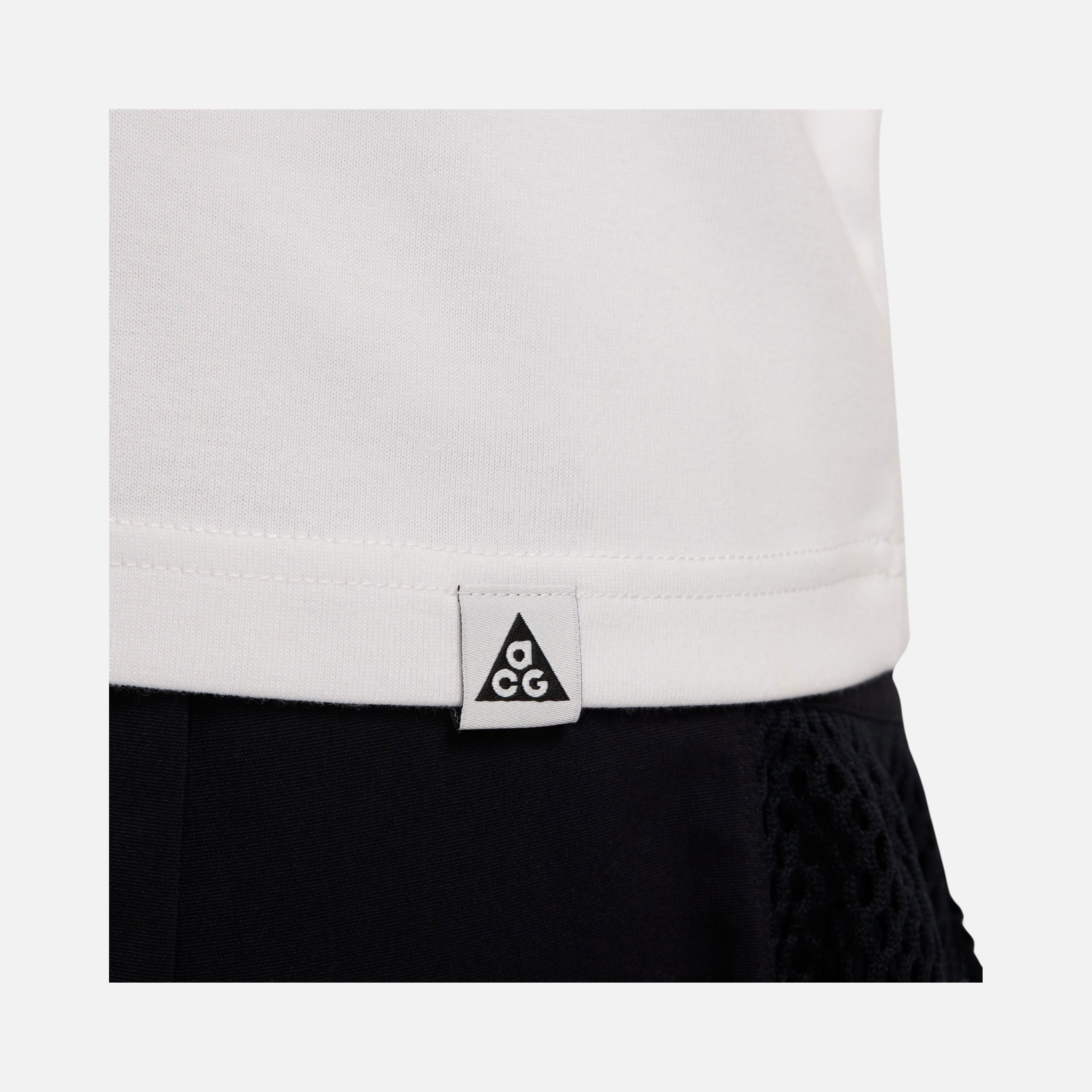 Nike Sportswear ACG Loose Graphic Short-Sleeve Kadın Tişört