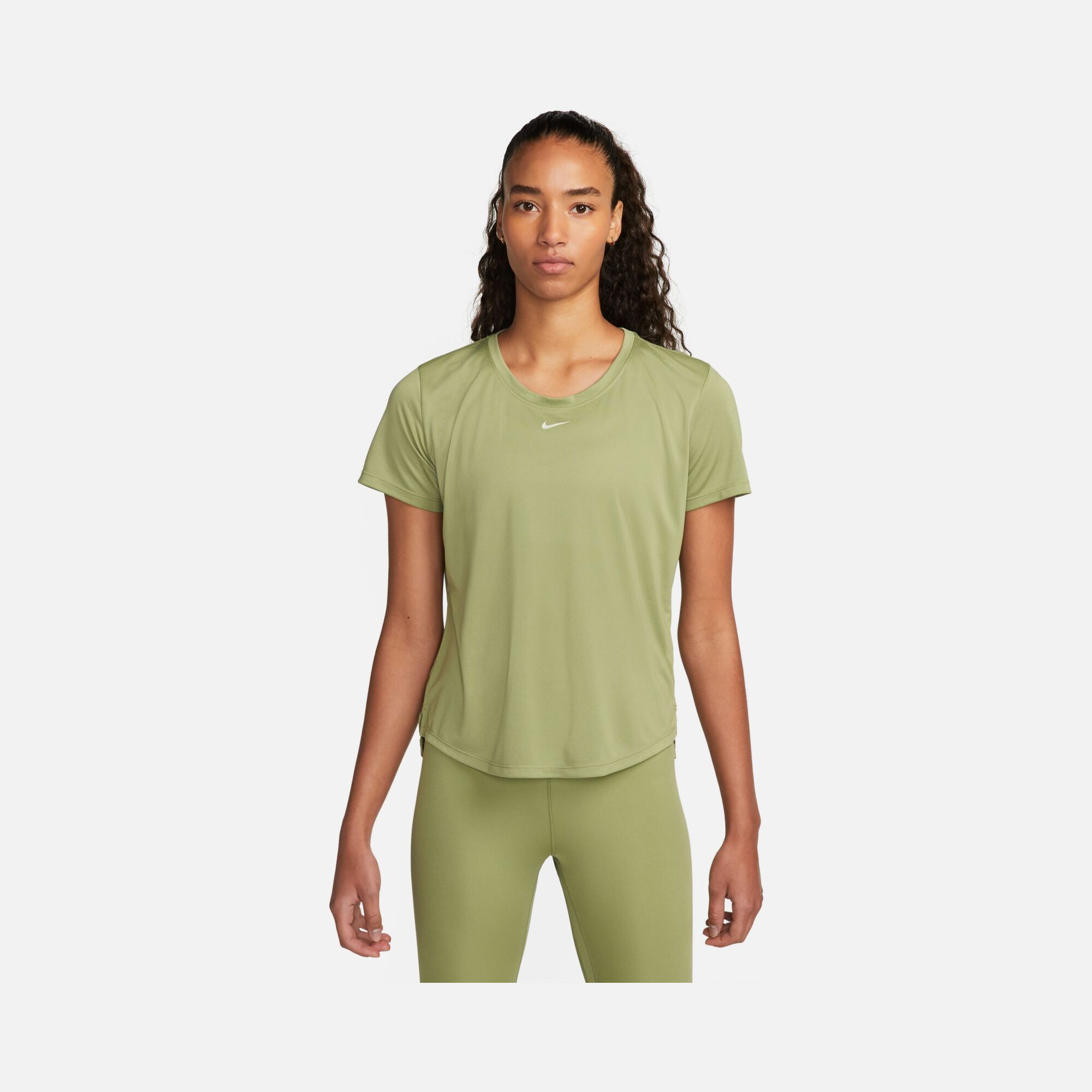 Nike Dri-Fit One Standard-Fit Short Sleeve Kadın Tişört