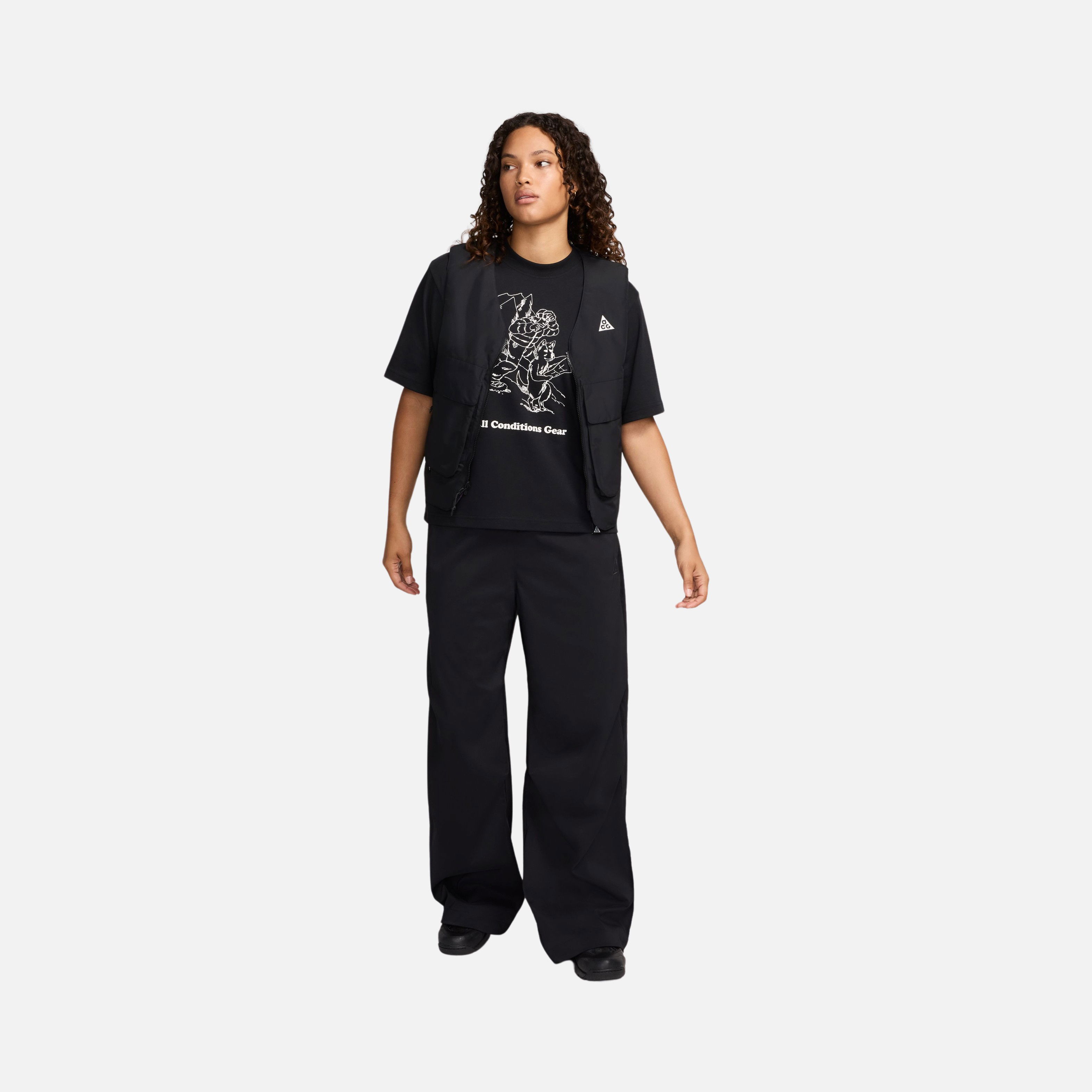 Nike Sportswear ACG Loose Graphic Short-Sleeve Kadın Tişört