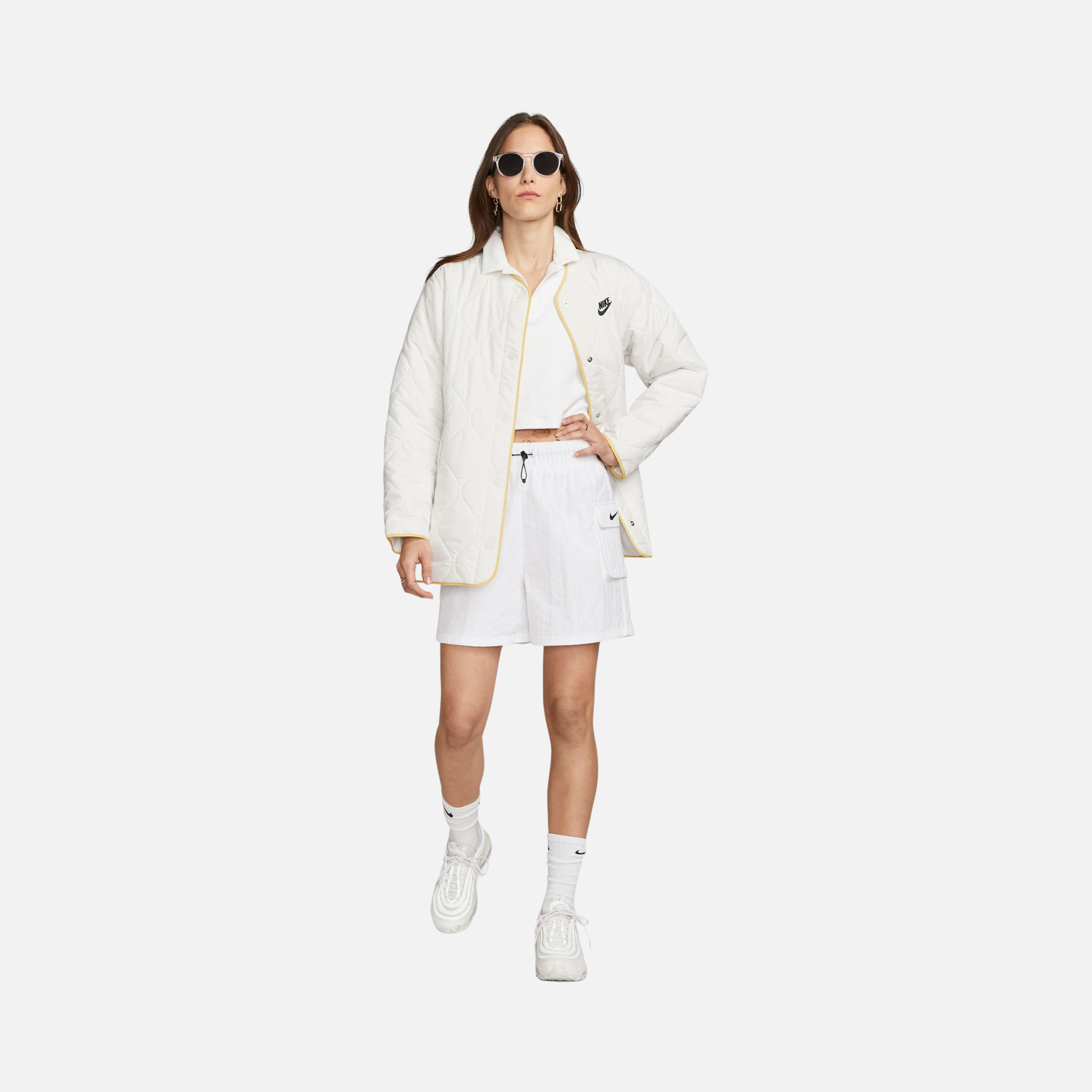 Nike Sportswear Essential Woven High-Rise Kadın Şort