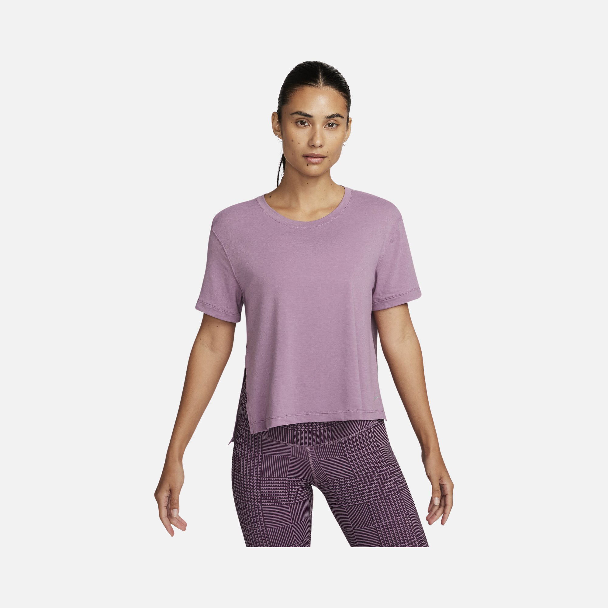 Nike Yoga Dri-Fit Training Short-Sleeve Kadın Tişört