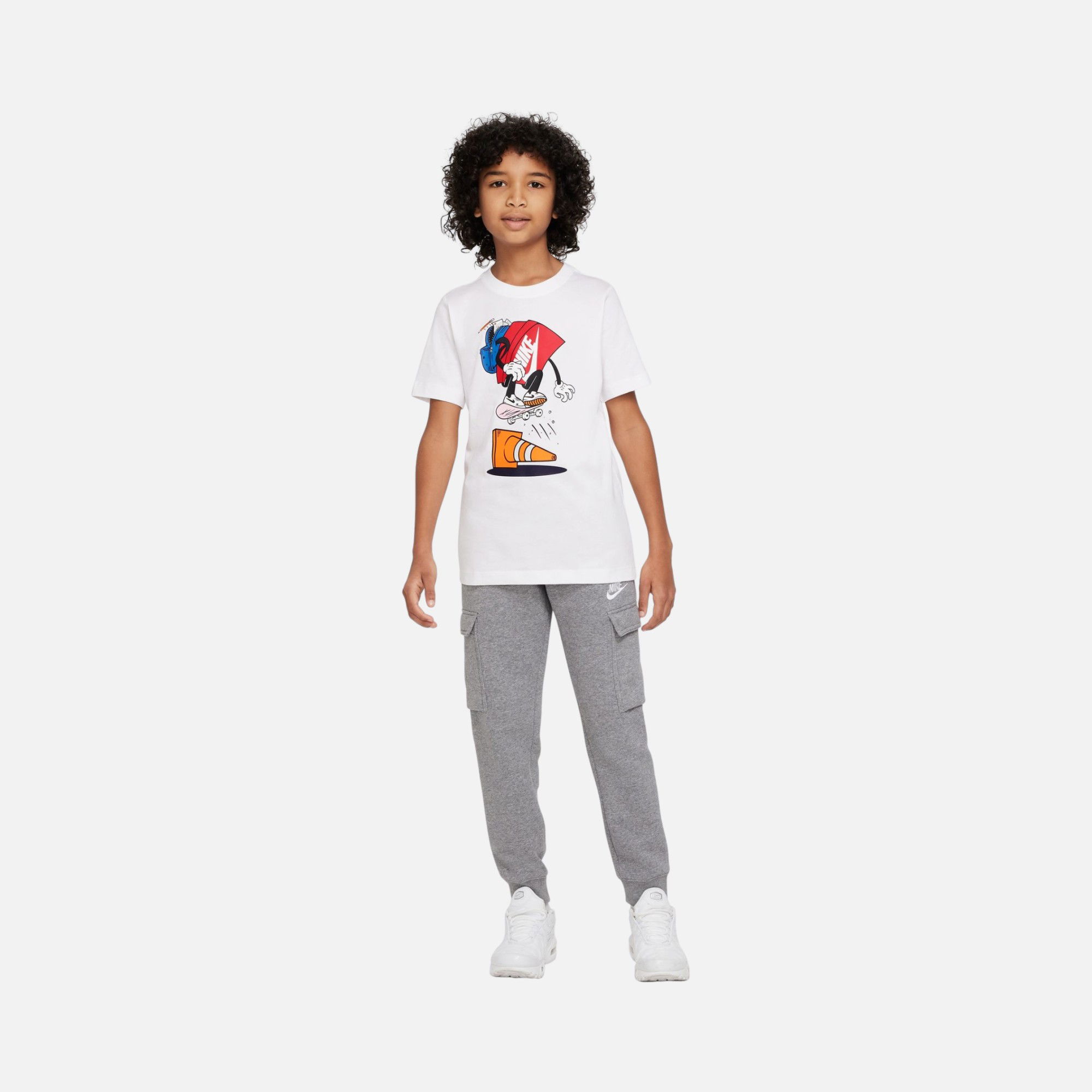 Nike Sportswear Boxy Patch Graphic Short-Sleeve (Boys') Çocuk Tişört