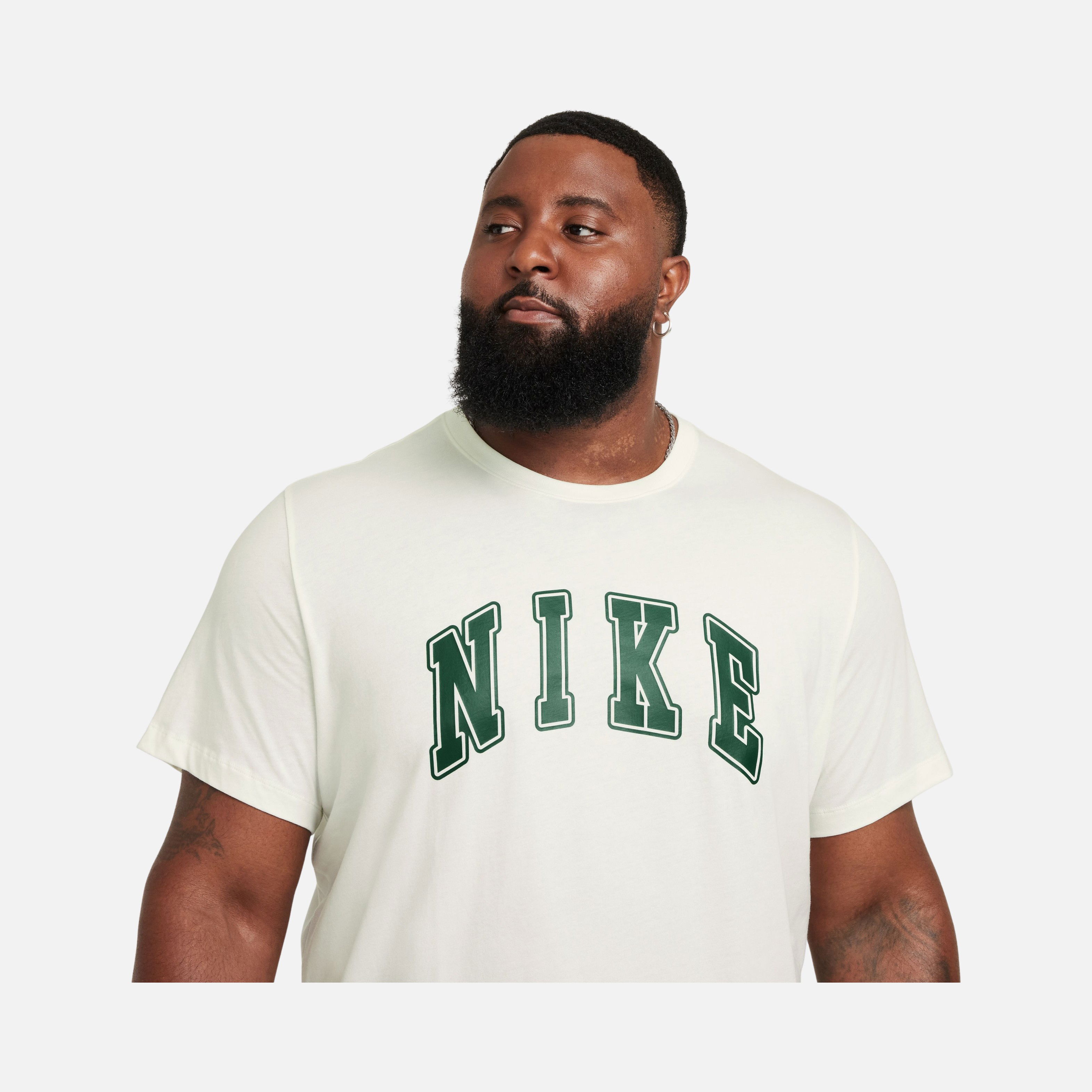Nike Sportswear Club Seasonal Short-Sleeve Erkek Tişört