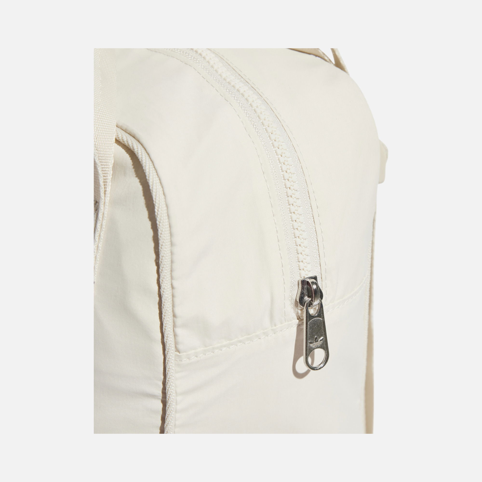 adidas Originals Embossed Trefoil Graphic (19,75 L) Functional & Compact Unisex Sırt Çantası