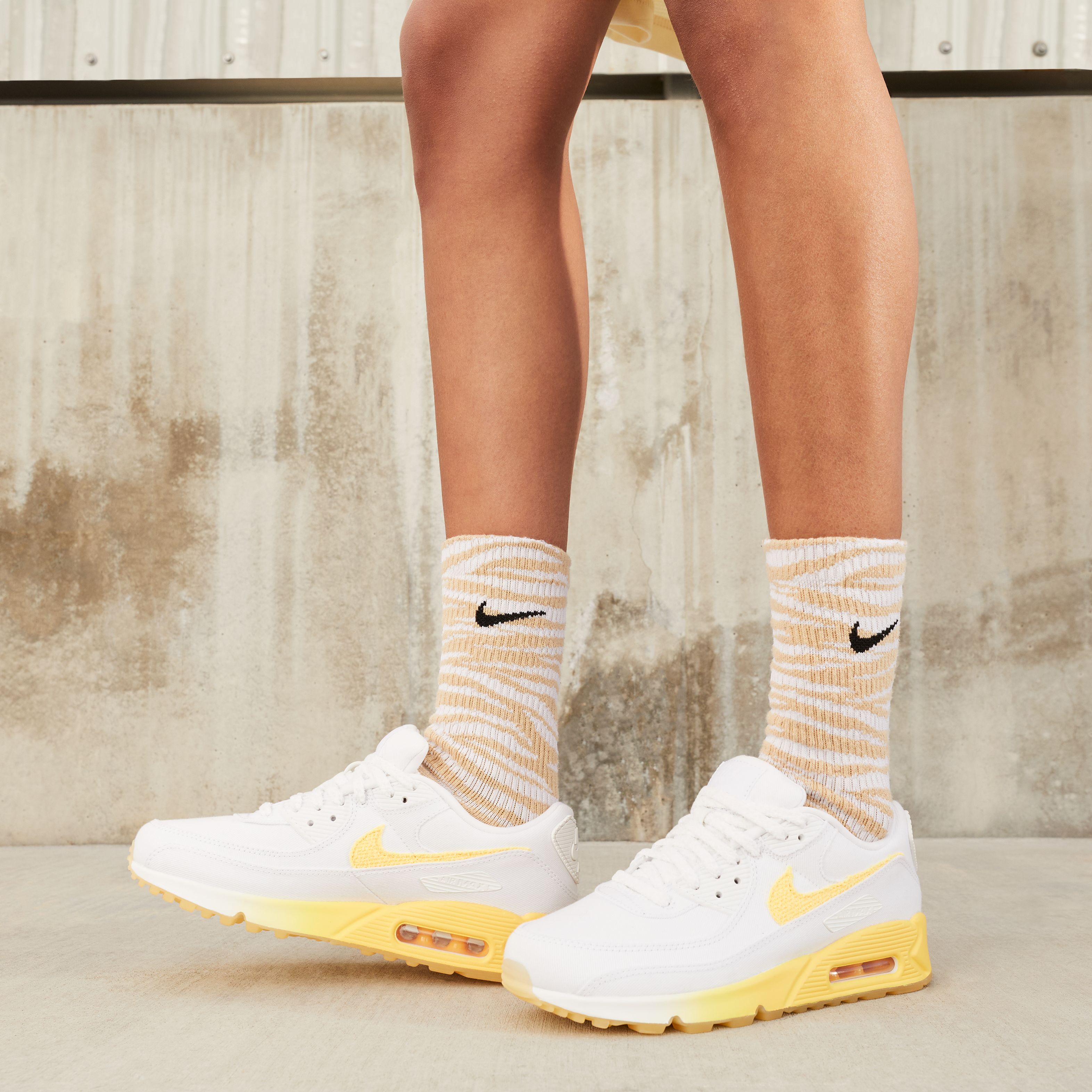 Nike Air Max 90 SE ''Extra Soft Swoosh Logo'' Kadın Spor Ayakkabı