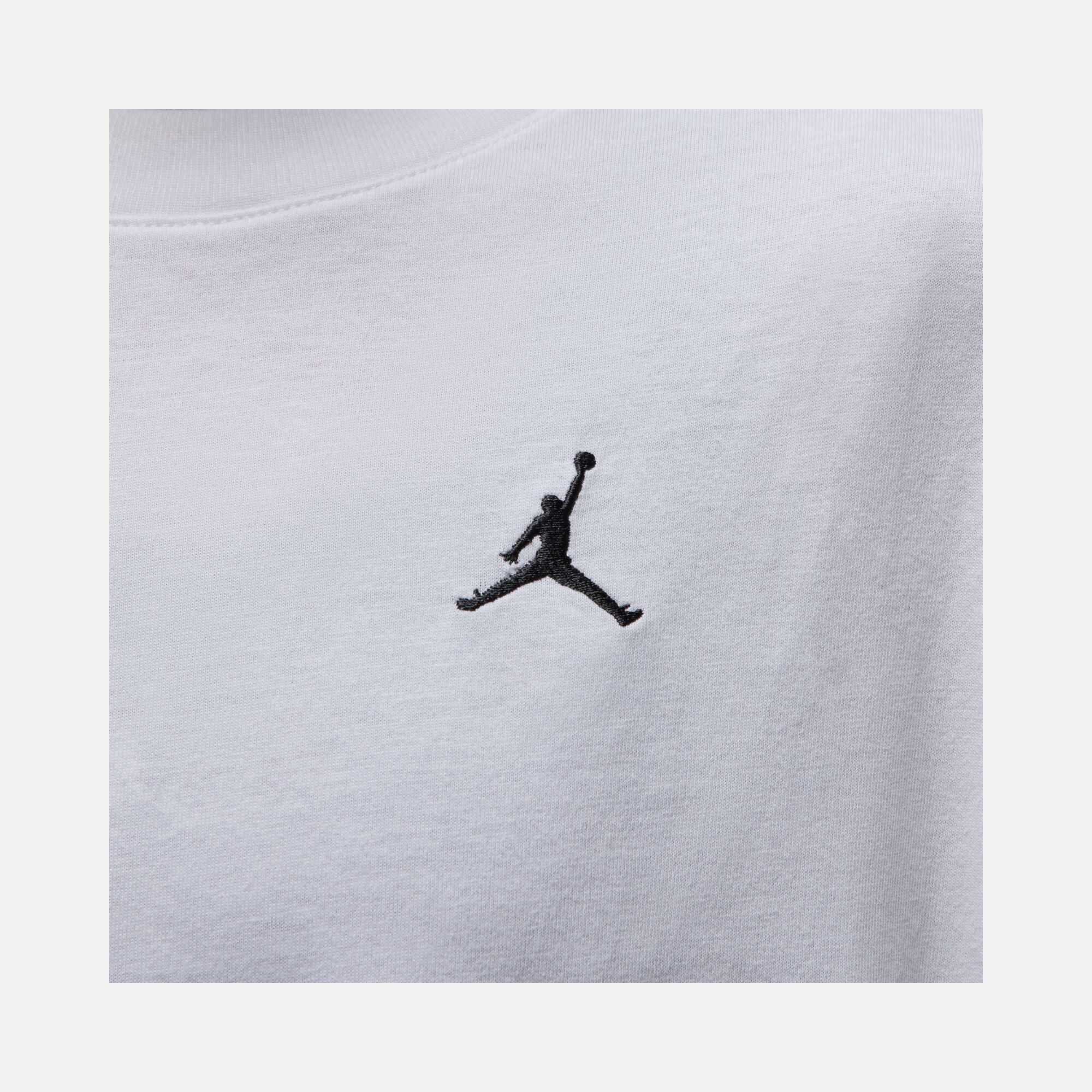 Nike Jordan Essentials Graphic Core 23 Relaxed Fit Short-Sleeve Kadın Tişört
