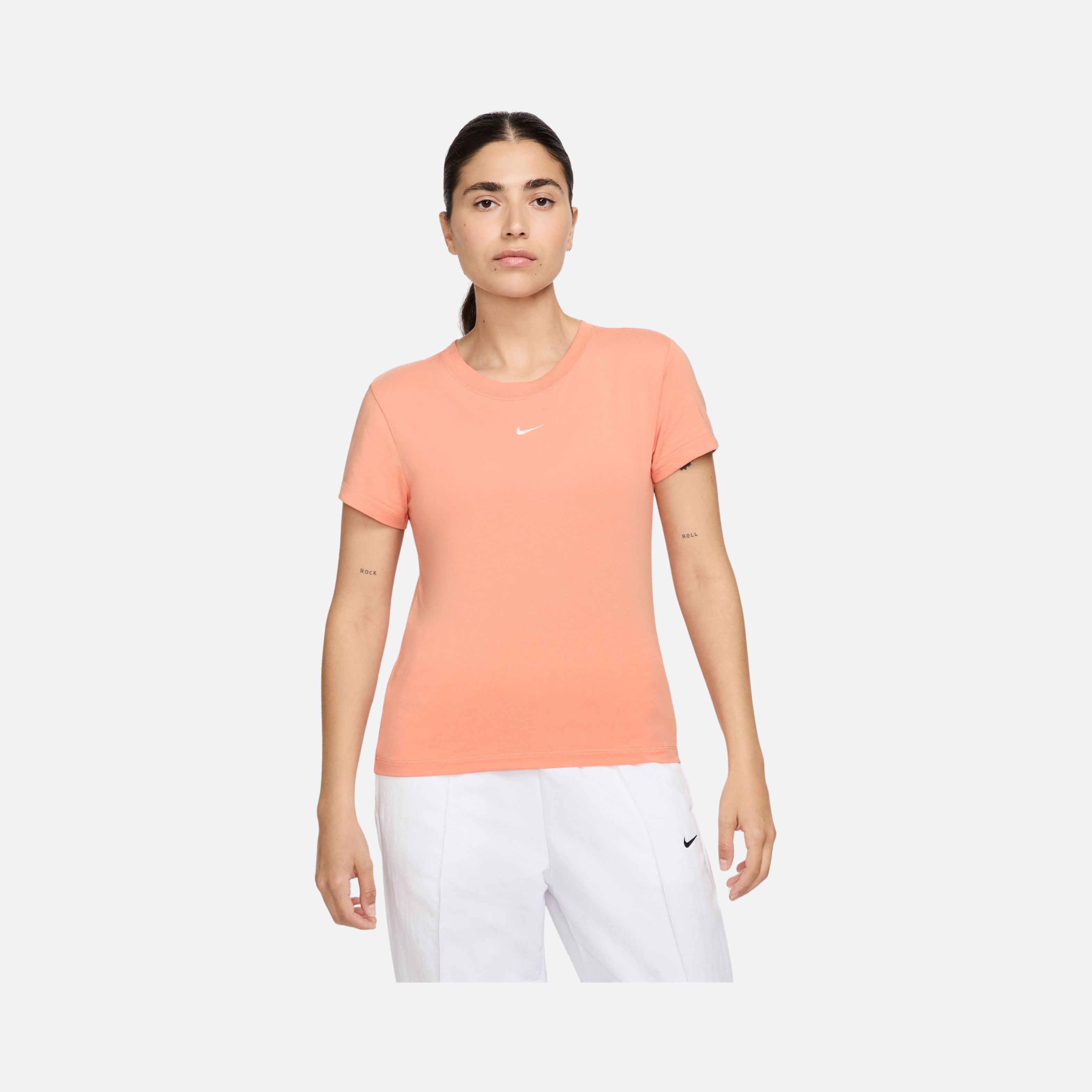 Nike Sportswear Essentials Chill Knit Short-Sleeve Kadın Tişört