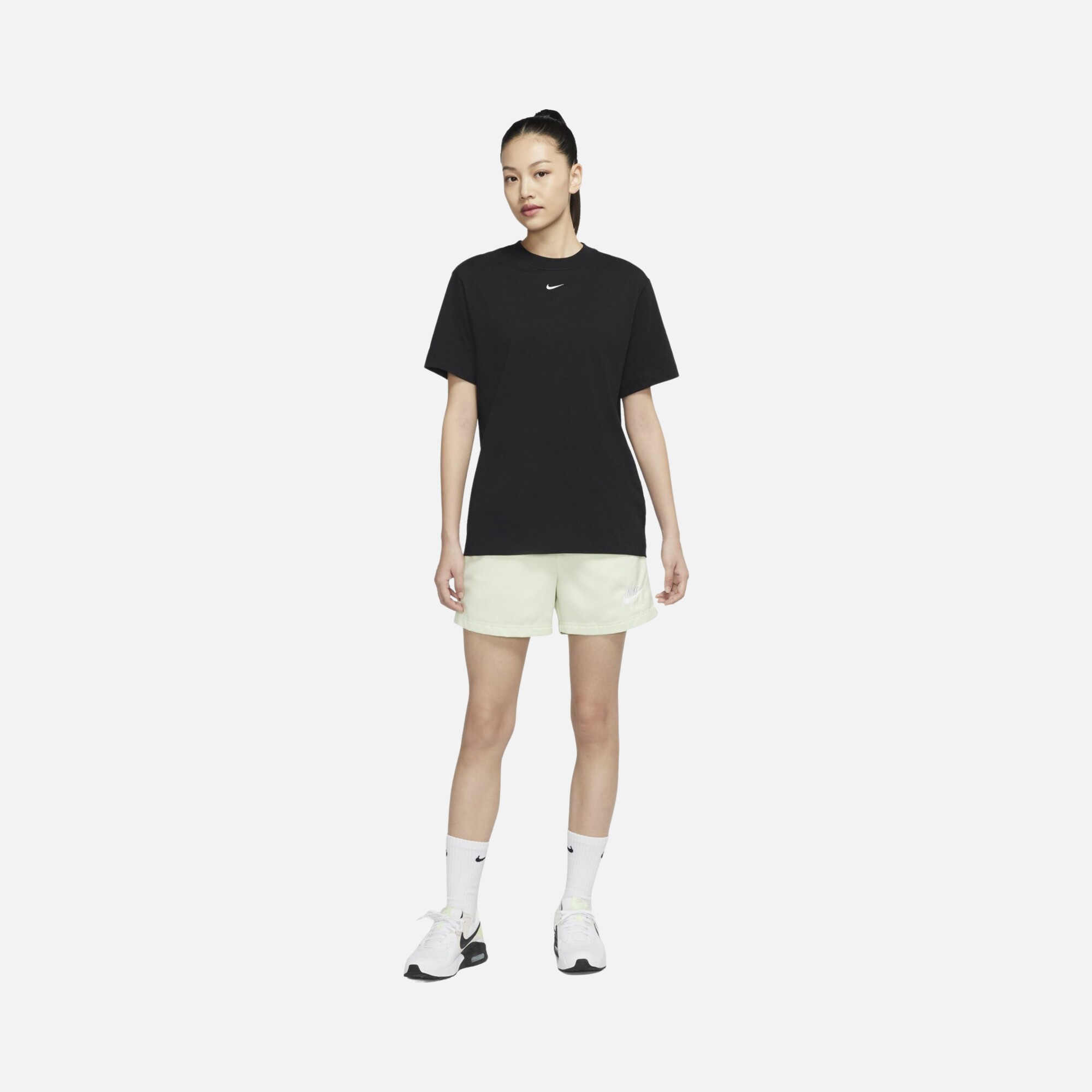 Nike Sportswear Essentials Short-Sleeve Kadın Tişört