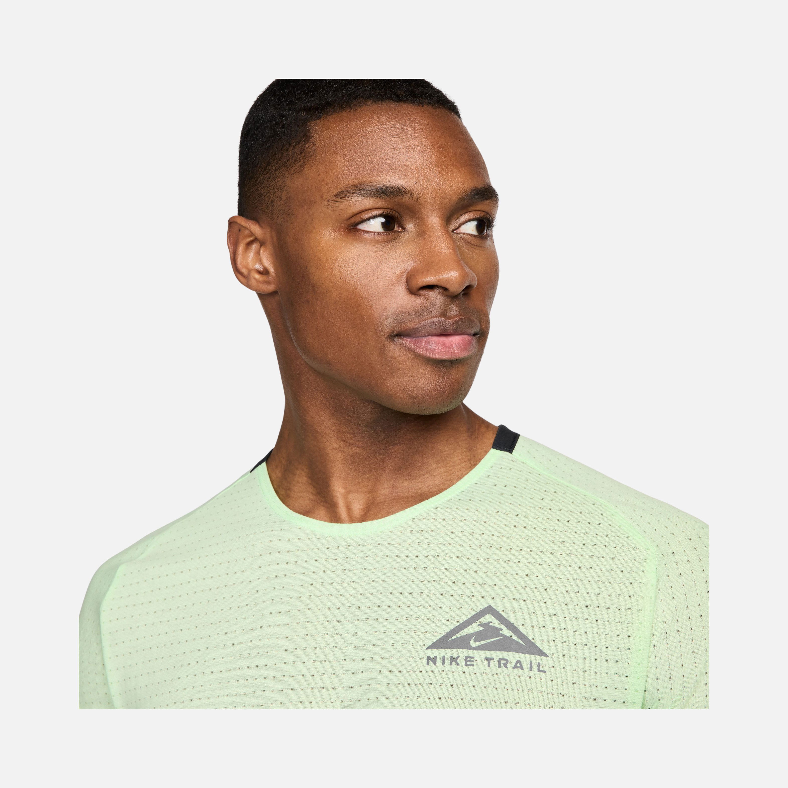 Nike Dri-Fit Trail Solar Chase Running Short-Sleeve Erkek Tişört