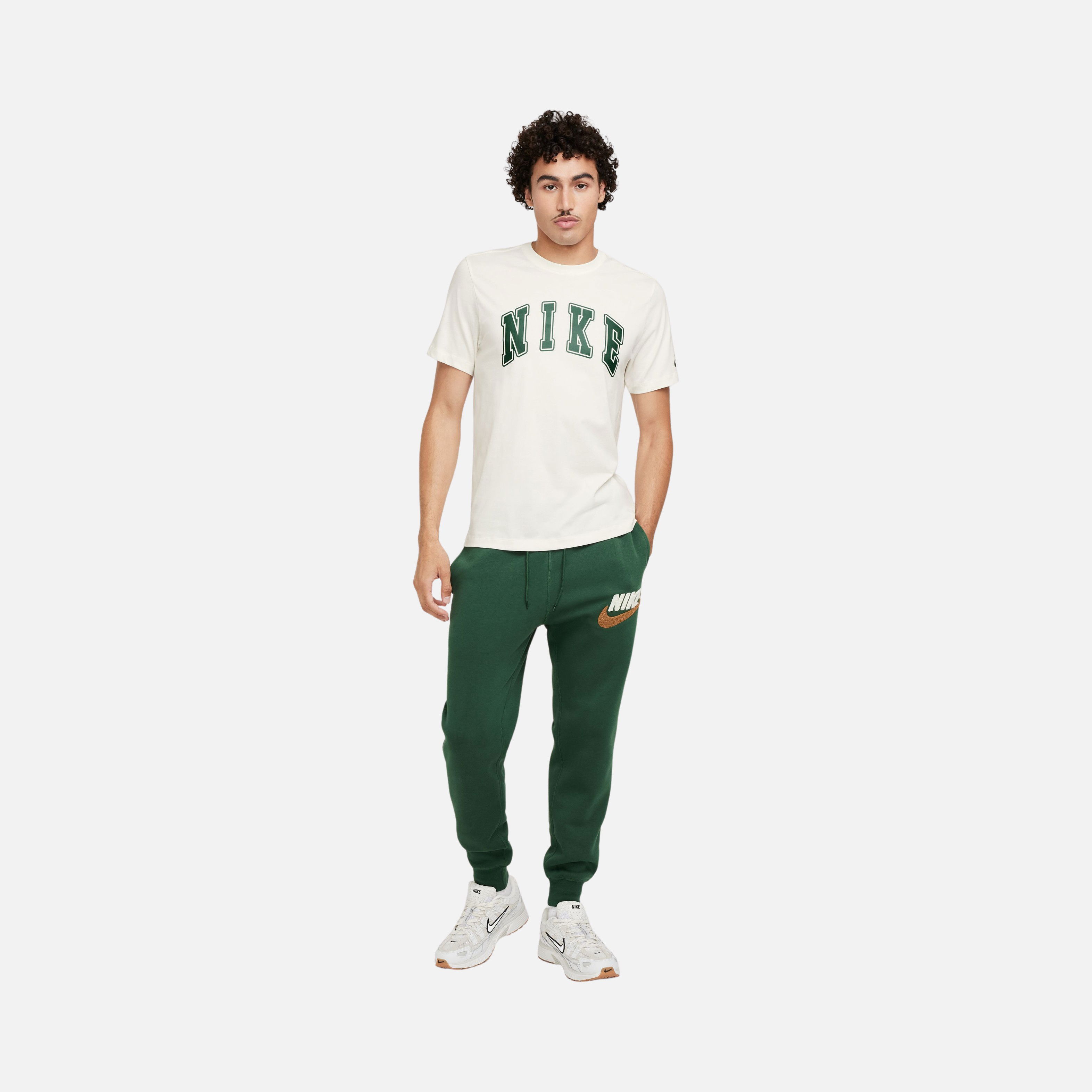 Nike Sportswear Club Seasonal Short-Sleeve Erkek Tişört