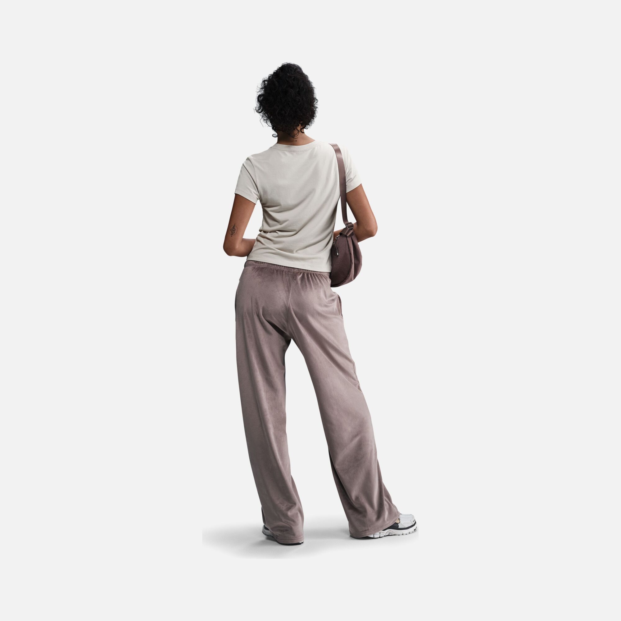 Nike Sportswear Essentials Chill Knit Short-Sleeve Kadın Tişört