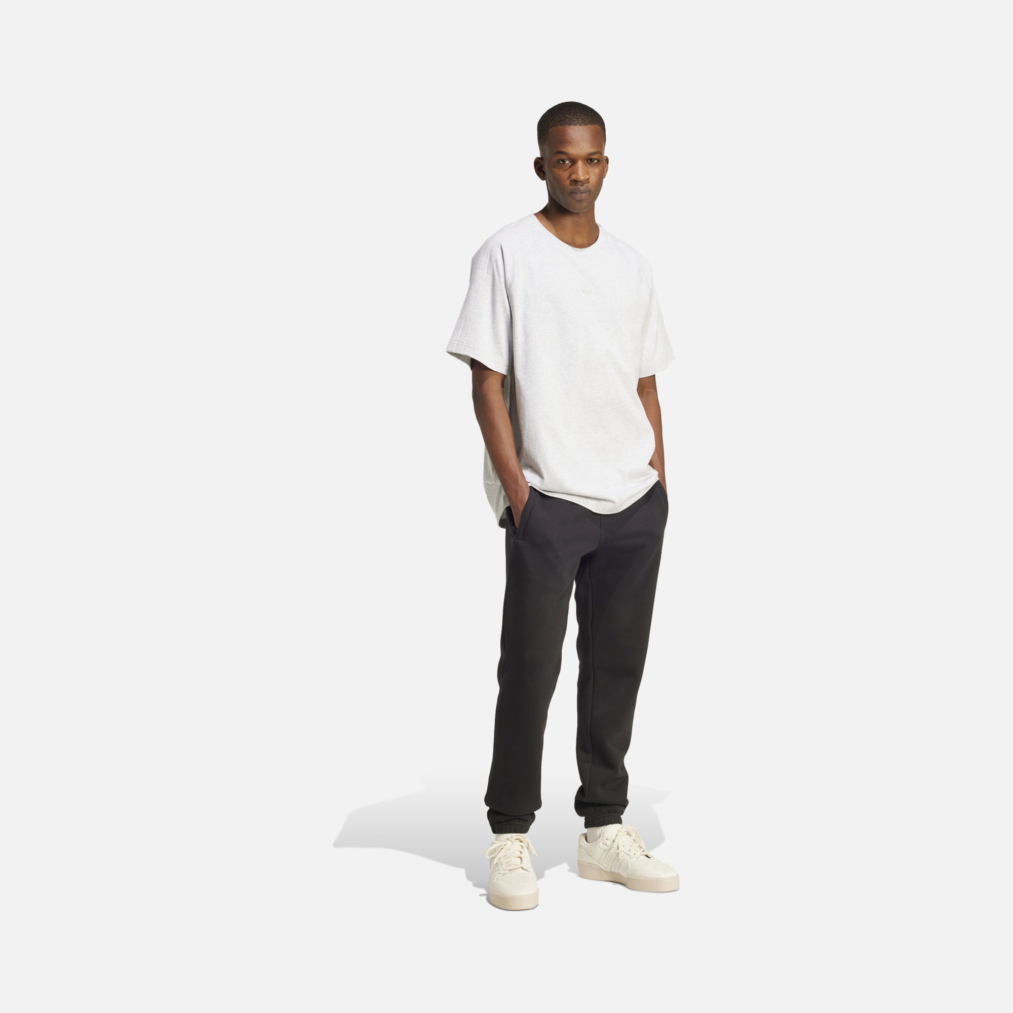 adidas Originals Premium Essentials Small Trefoil Logo Embroidered on Chest Loose Cut Short-Sleeve Erkek Tişört