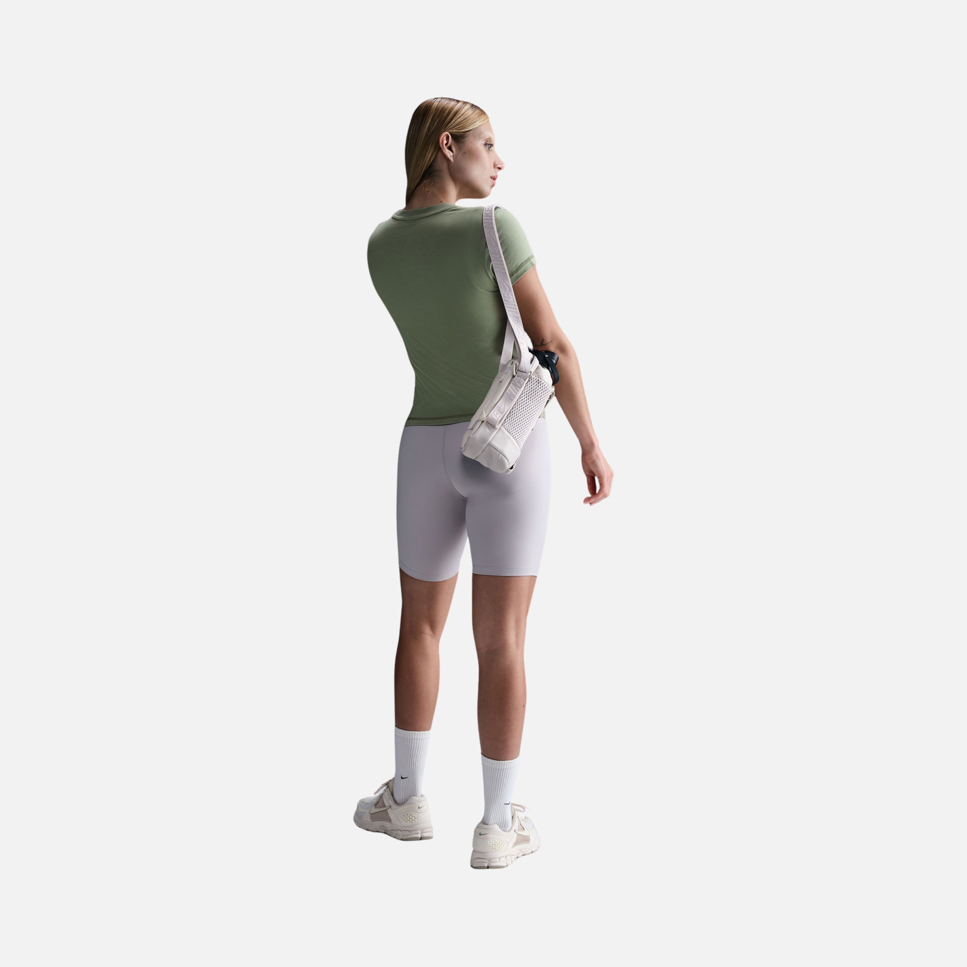 Nike Sportswear Chill Knit Slim Cropped Short-Sleeve Kadın Tişört