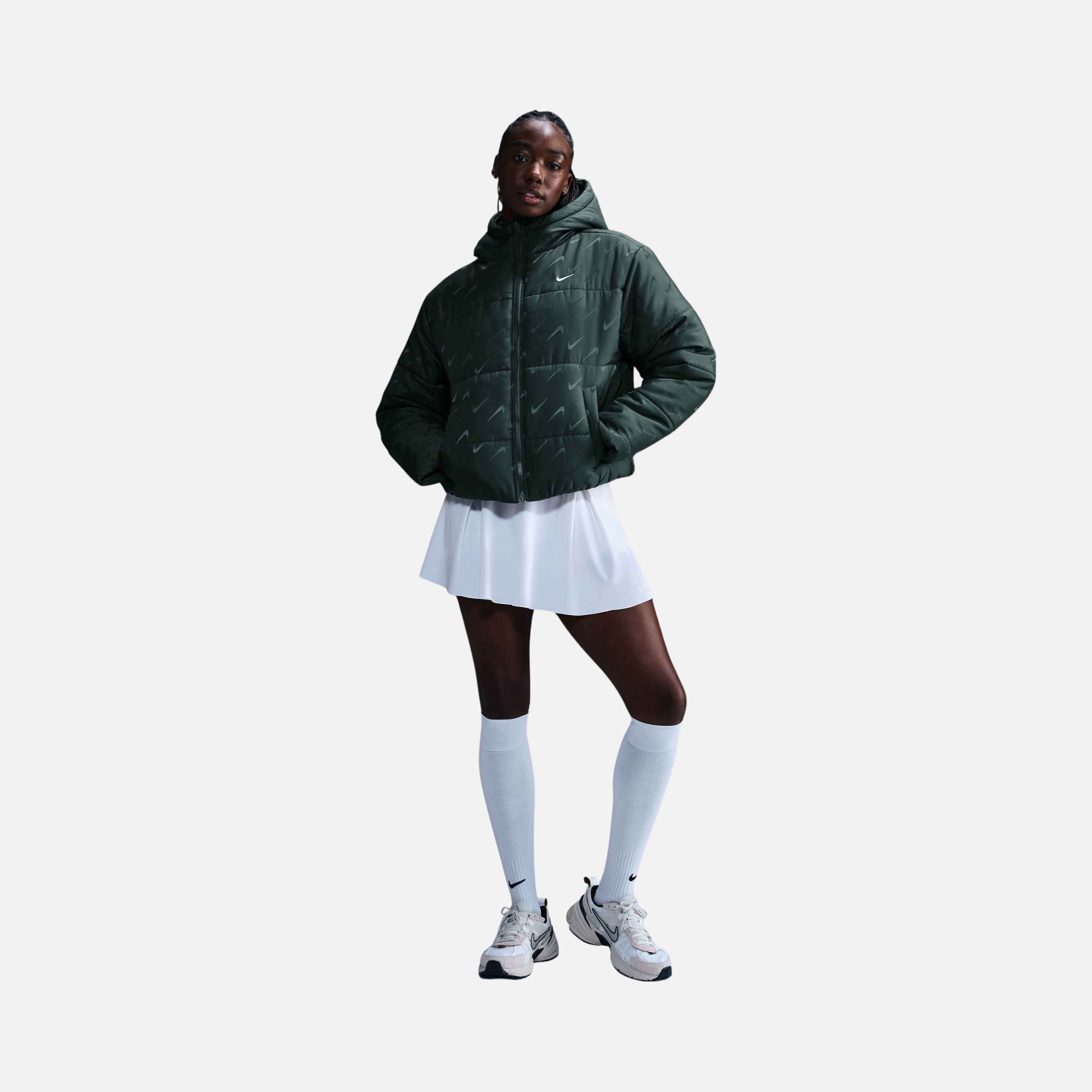 Nike Sportswear Classic Therma-Fit Synthetic-Fill Loose Puffer All Over Printed Swoosh Full-Zip Hoodie Kadın Mont