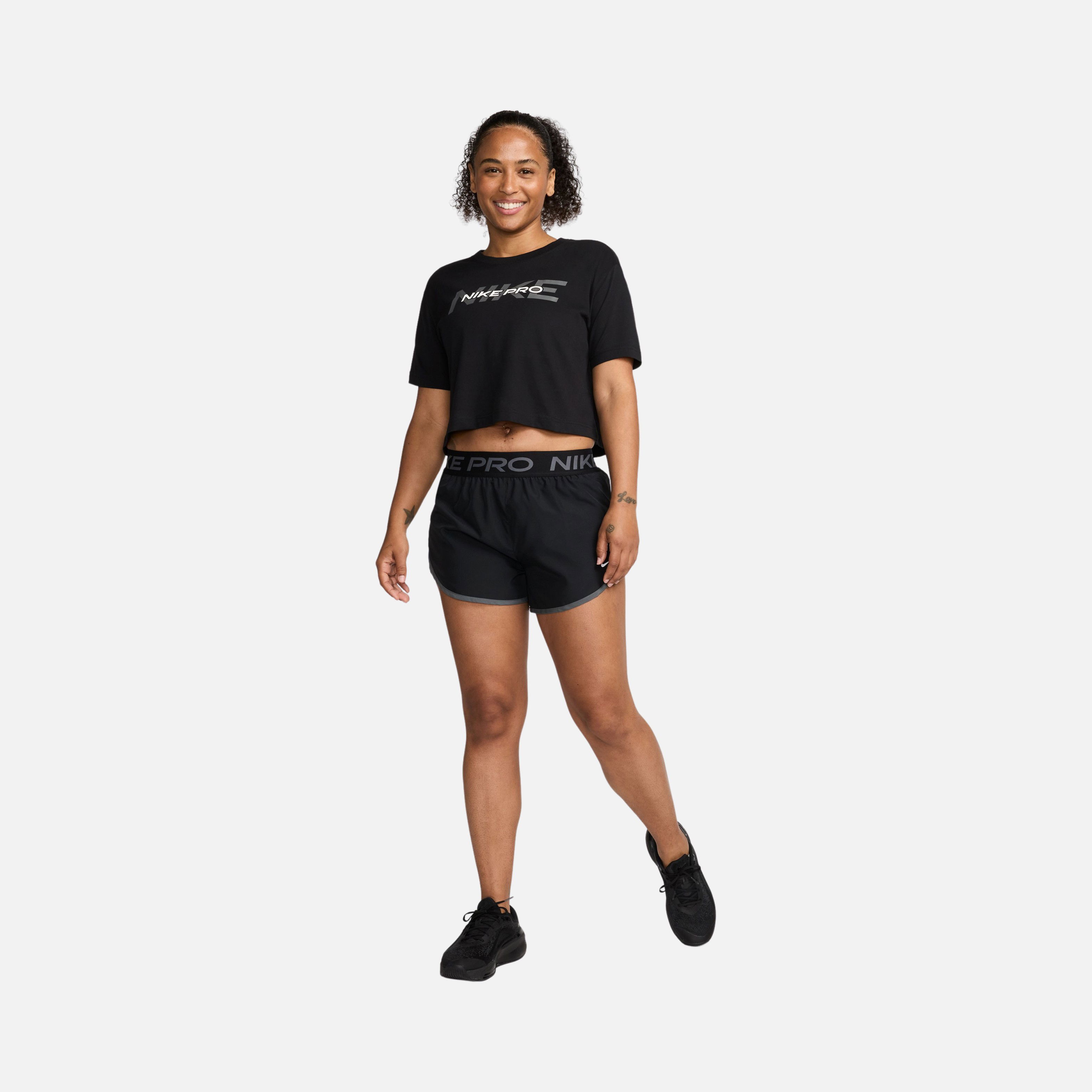 Nike Pro Graphic Cropped Training Short-Sleeve Kadın Tişört