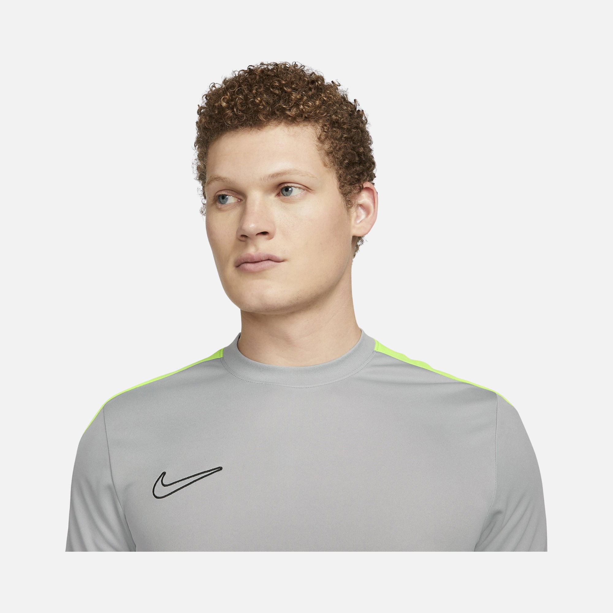 Nike Dri-Fit Academy Smooth Knit Global Football Training Short-Sleeve Erkek Tişört