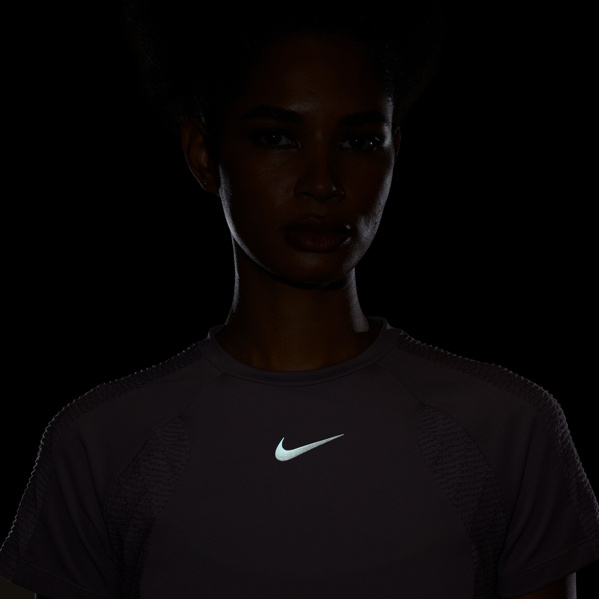 Nike Dri-Fit ADV Run Division Short-Sleeve Kadın Tişört