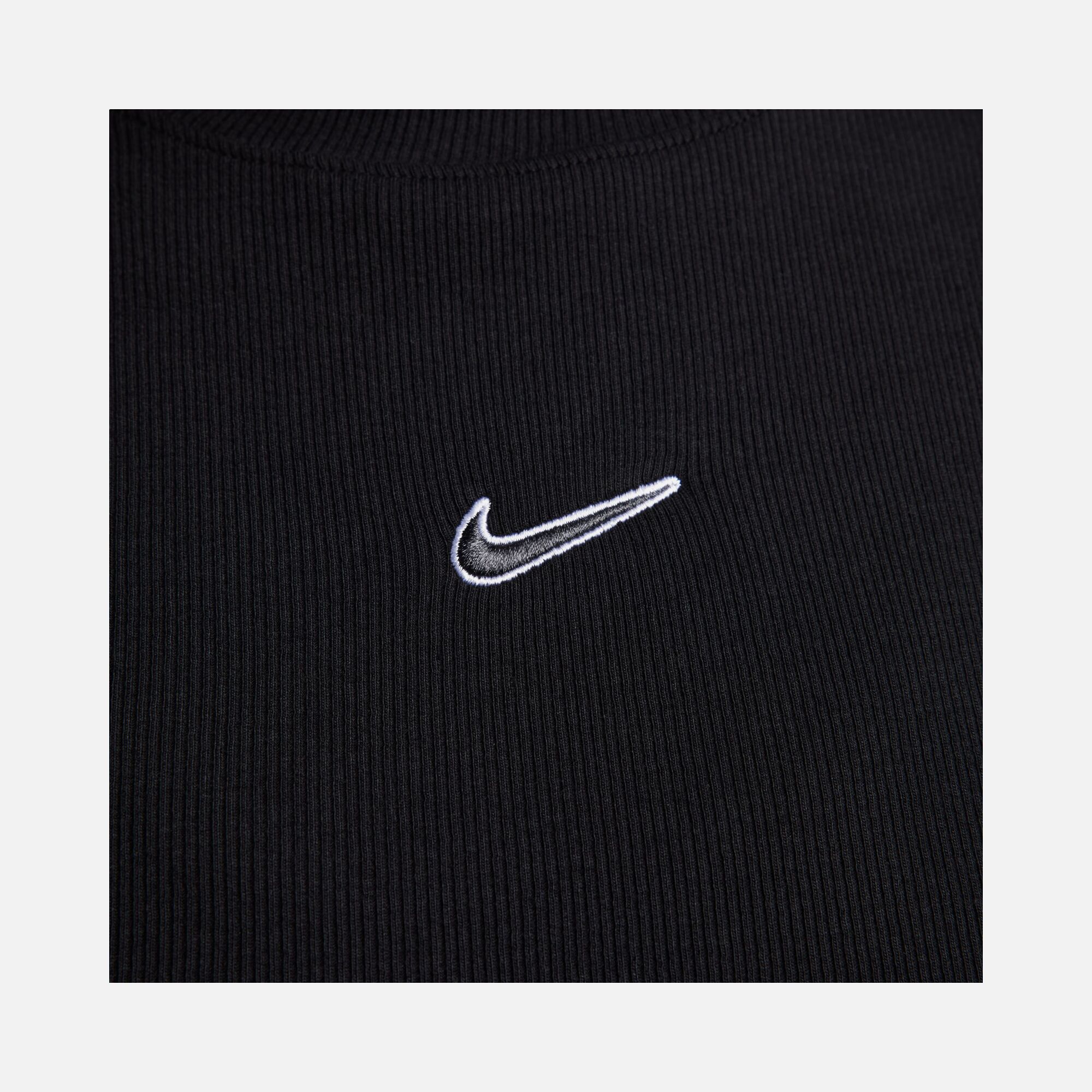 Nike Sportswear Stretchy Twill Turtleneck Long-Sleeve Kadın Tişört