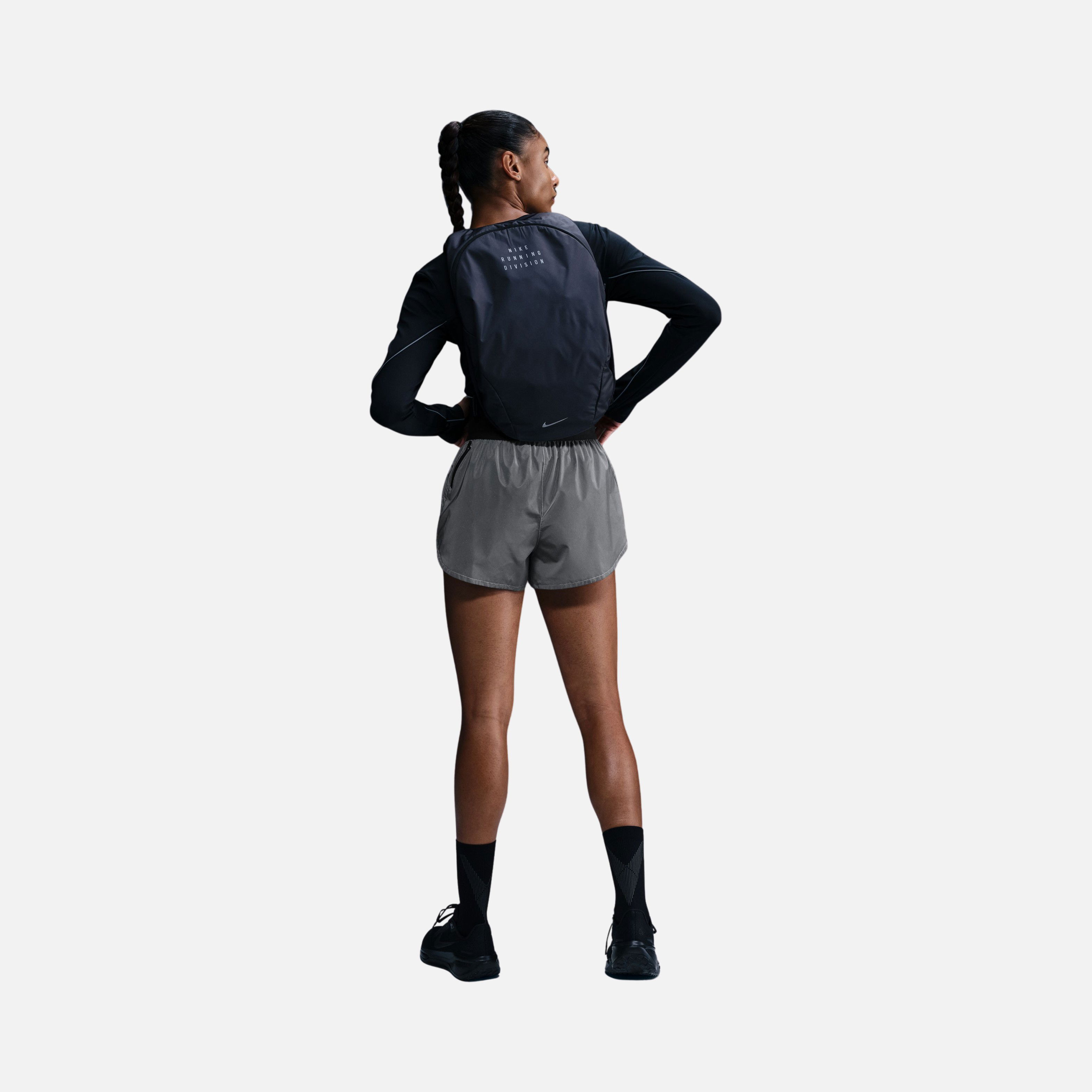 Nike Run Division 7.5cm (approx.) Mid Rise Unlined Reflective Running Kadın Şort