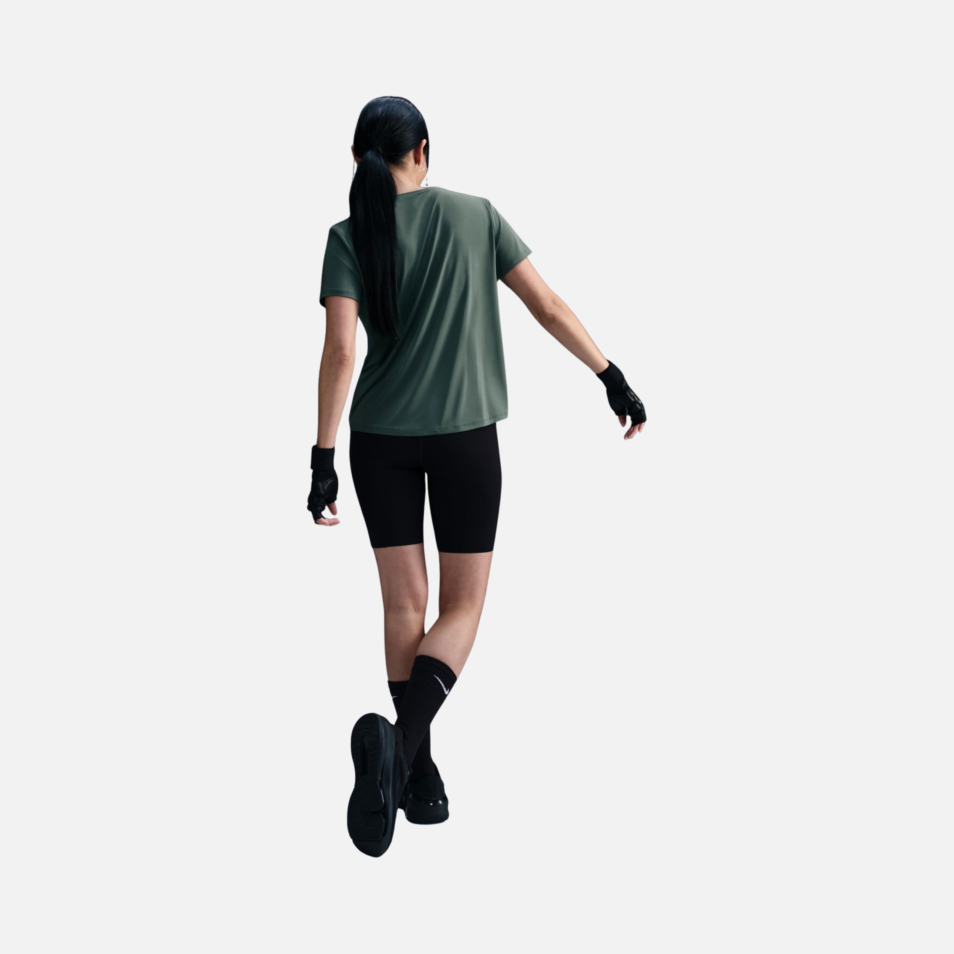 Nike One Classic Dri-Fit Short-Sleeve Training Kadın Tişört
