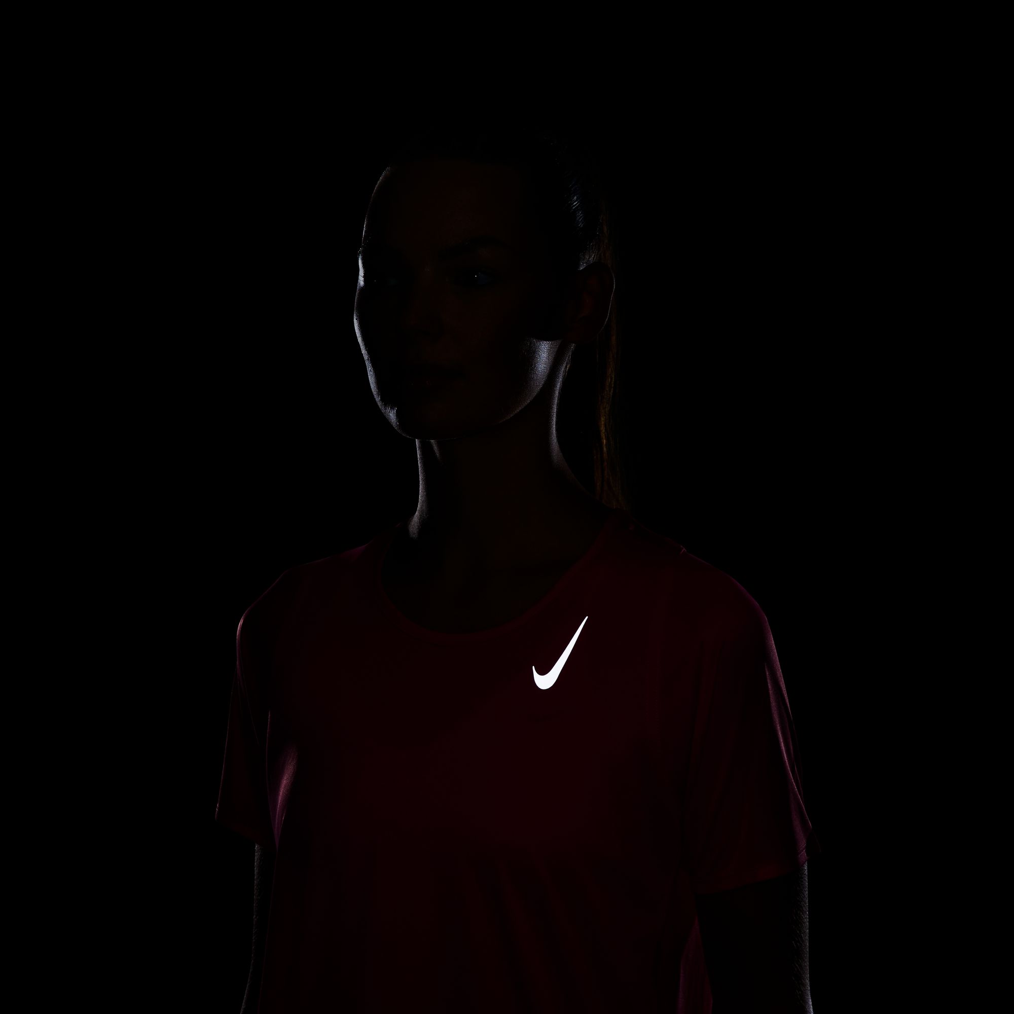 Nike Dri-Fit Race Running Short-Sleeve Kadın Tişört