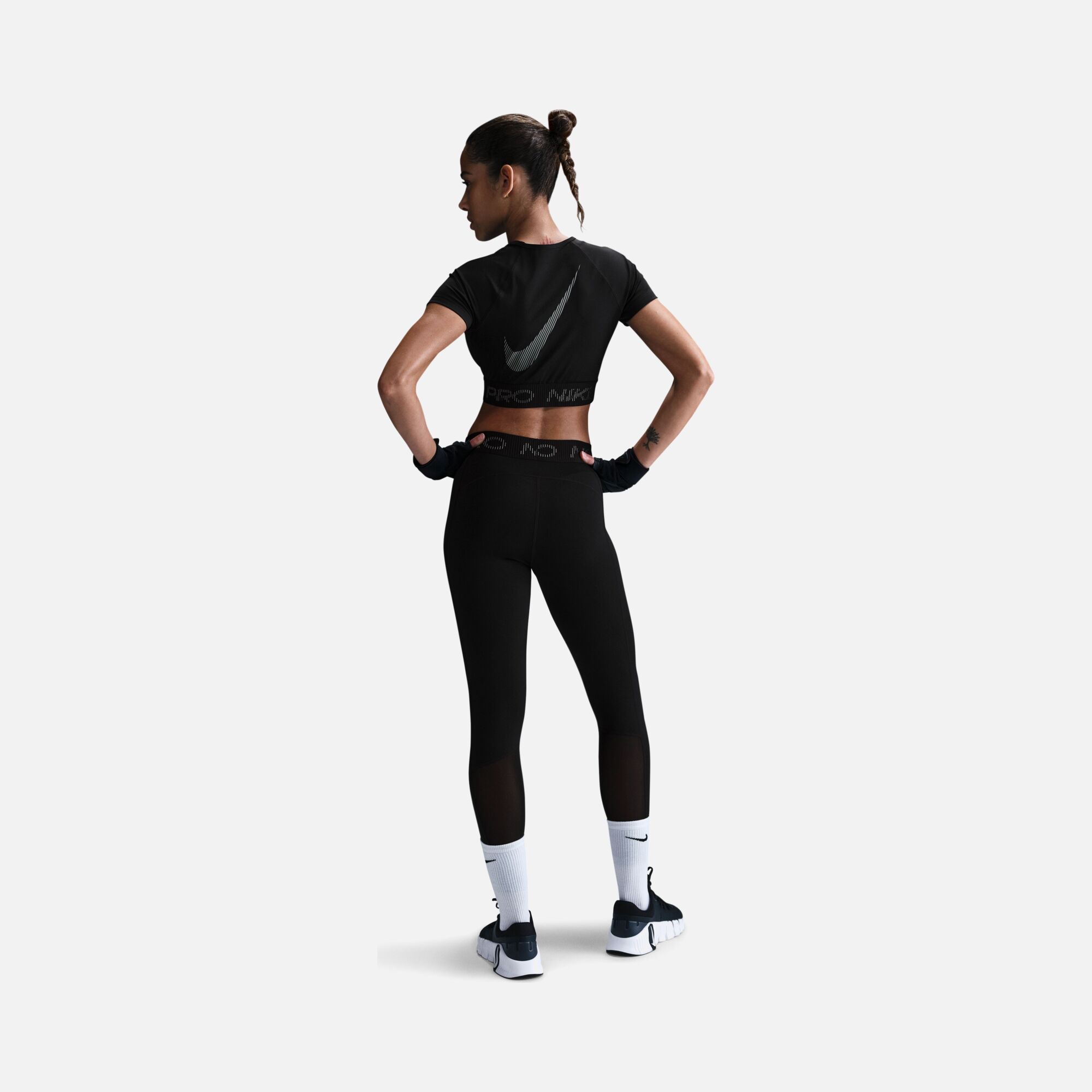 Nike Pro Dri-Fit Swoosh Graphic Cropped Training Short-Sleeve Kadın Tişört