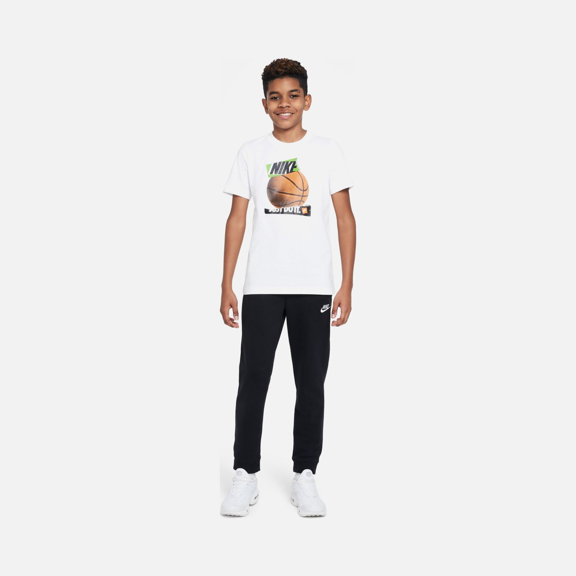 Nike Sportswear ''Basketball Ball Graphic'' Short-Sleeve (Boys') Çocuk Tişört