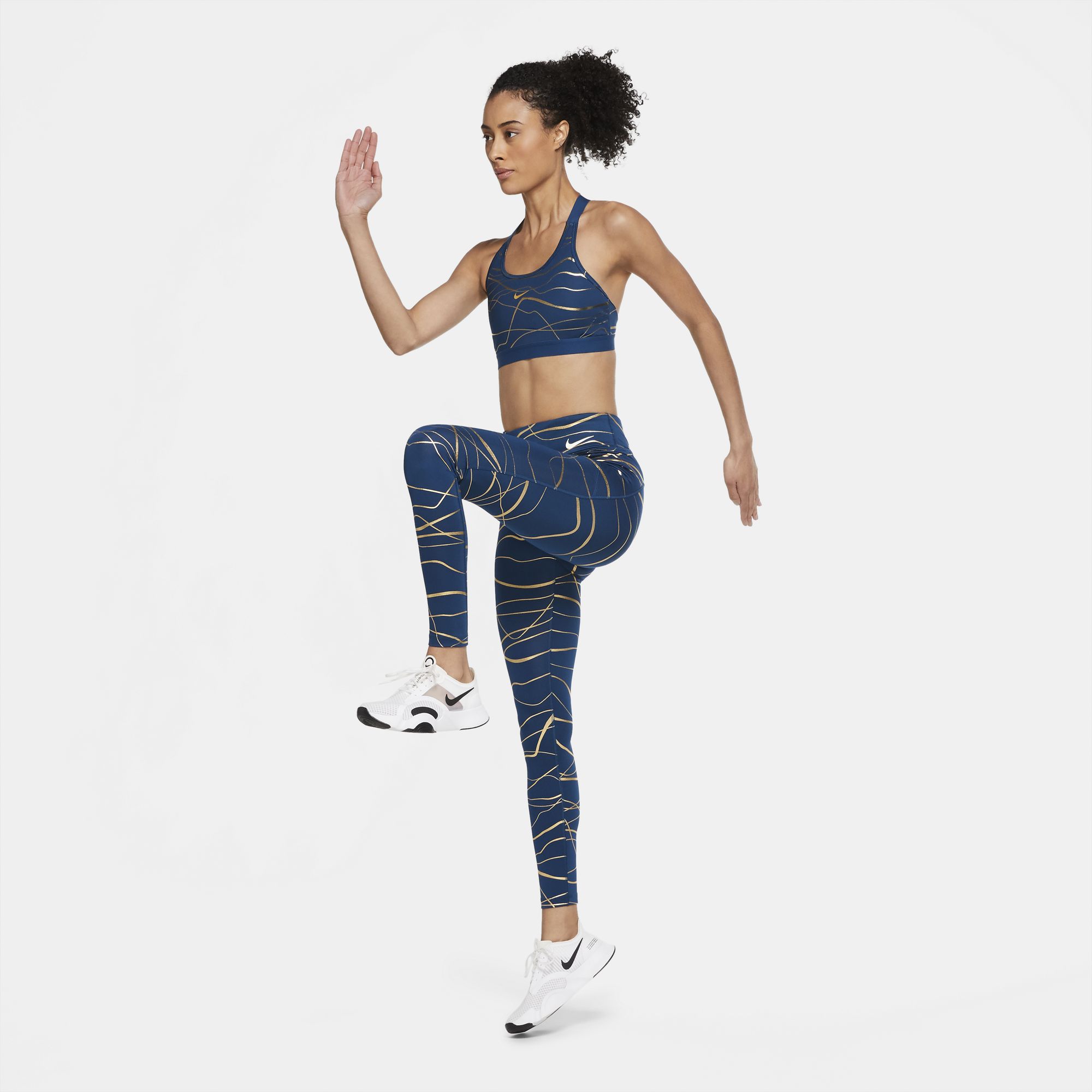 Nike Swoosh Icon Clash Medium-Support Printed Sports Kadın Büstiyer