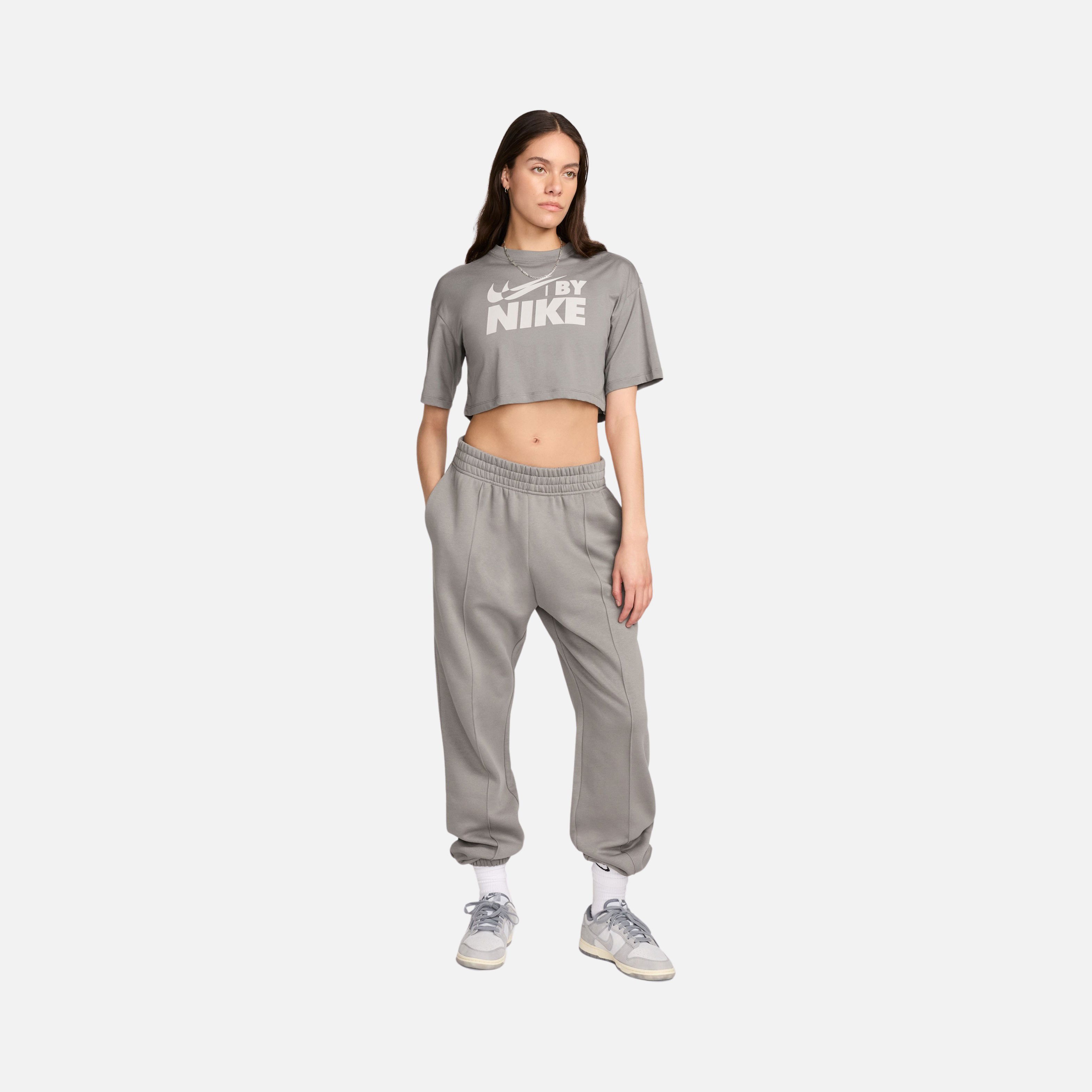 Nike Sportswear Gel Wide Cut & Off Shoulder Cropped Short-Sleeve Kadın Tişört