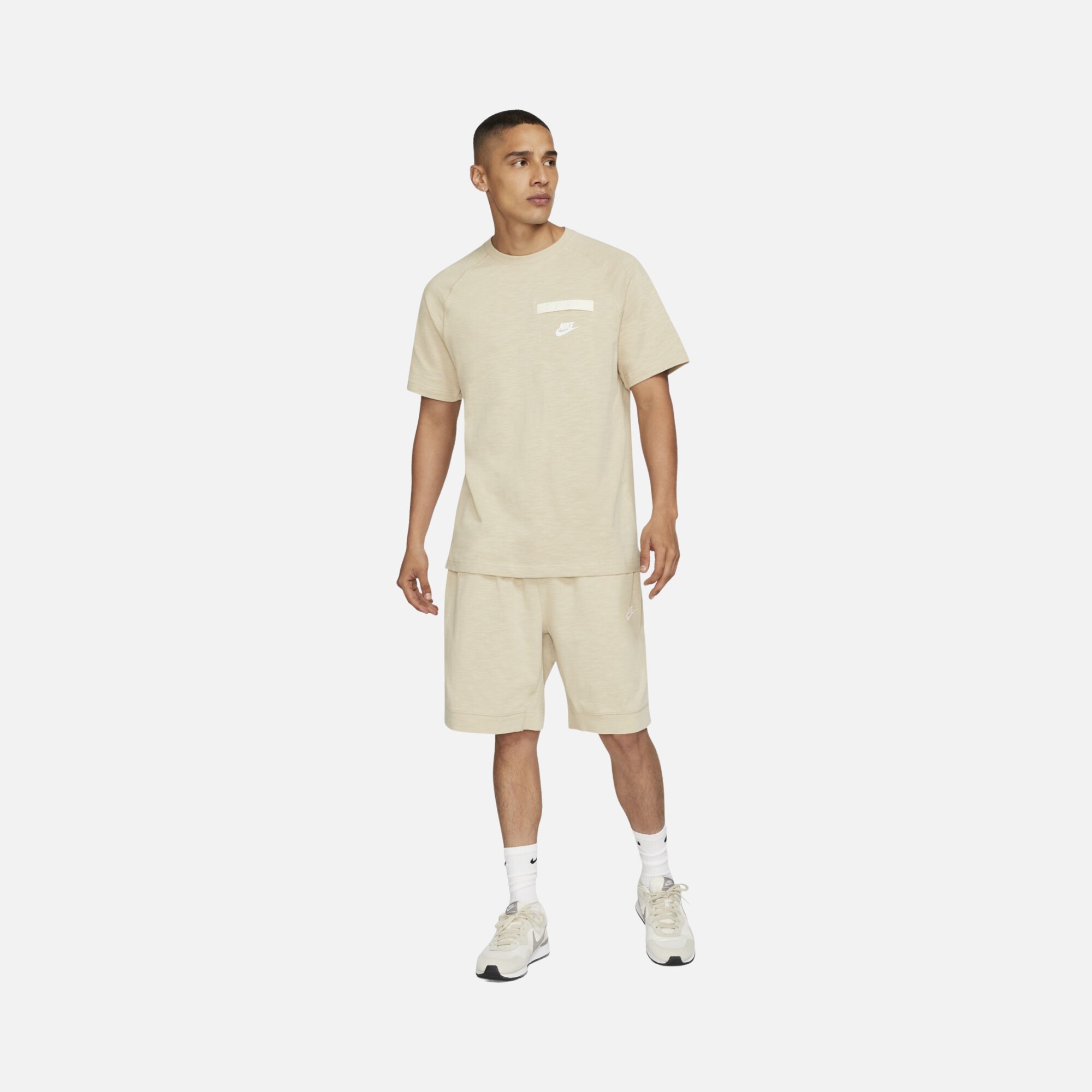 Nike Sportswear Modern Essentials Short-Sleeve Erkek Tişört