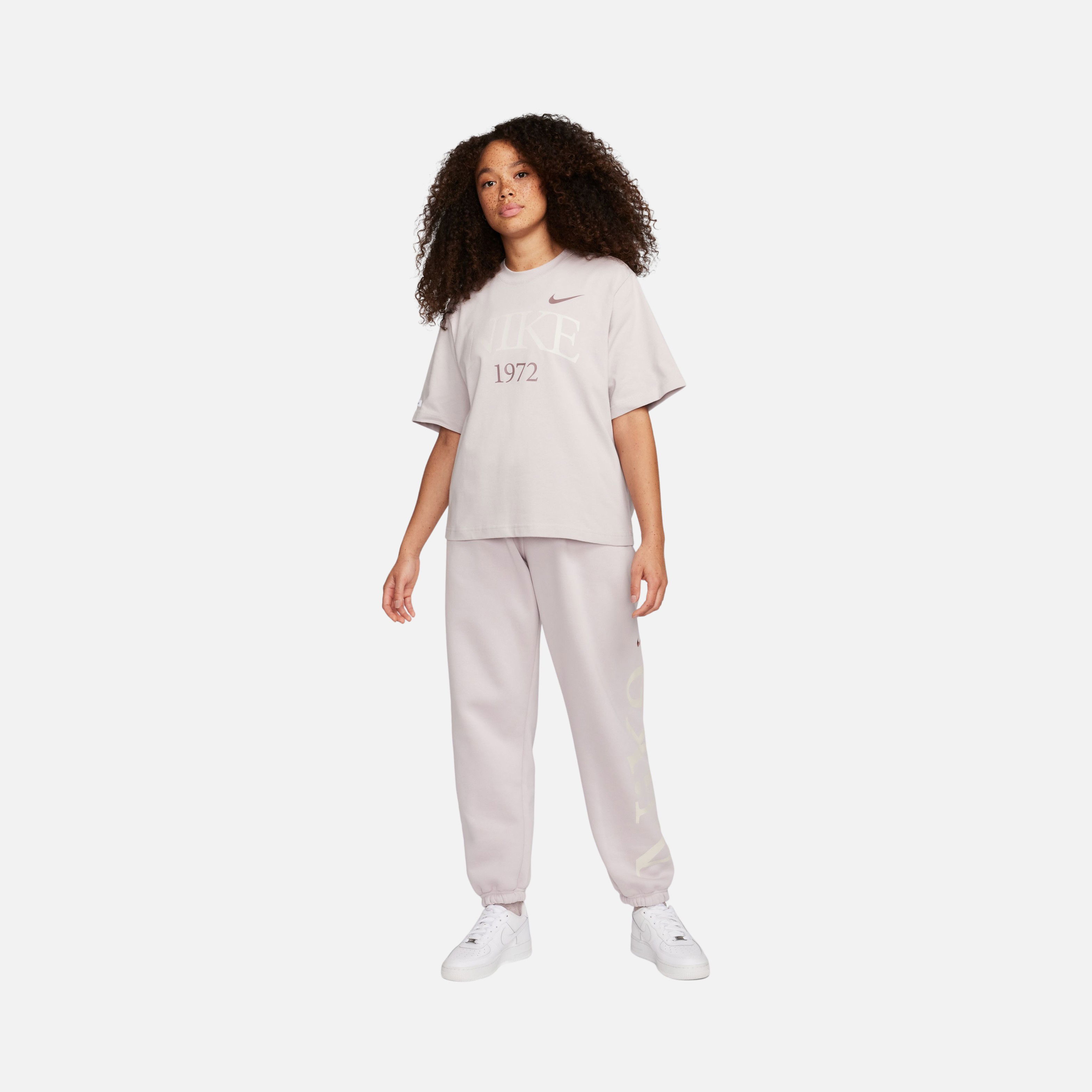 Nike Sportswear Classics Boxy Square Cut Short-Sleeve Kadın Tişört