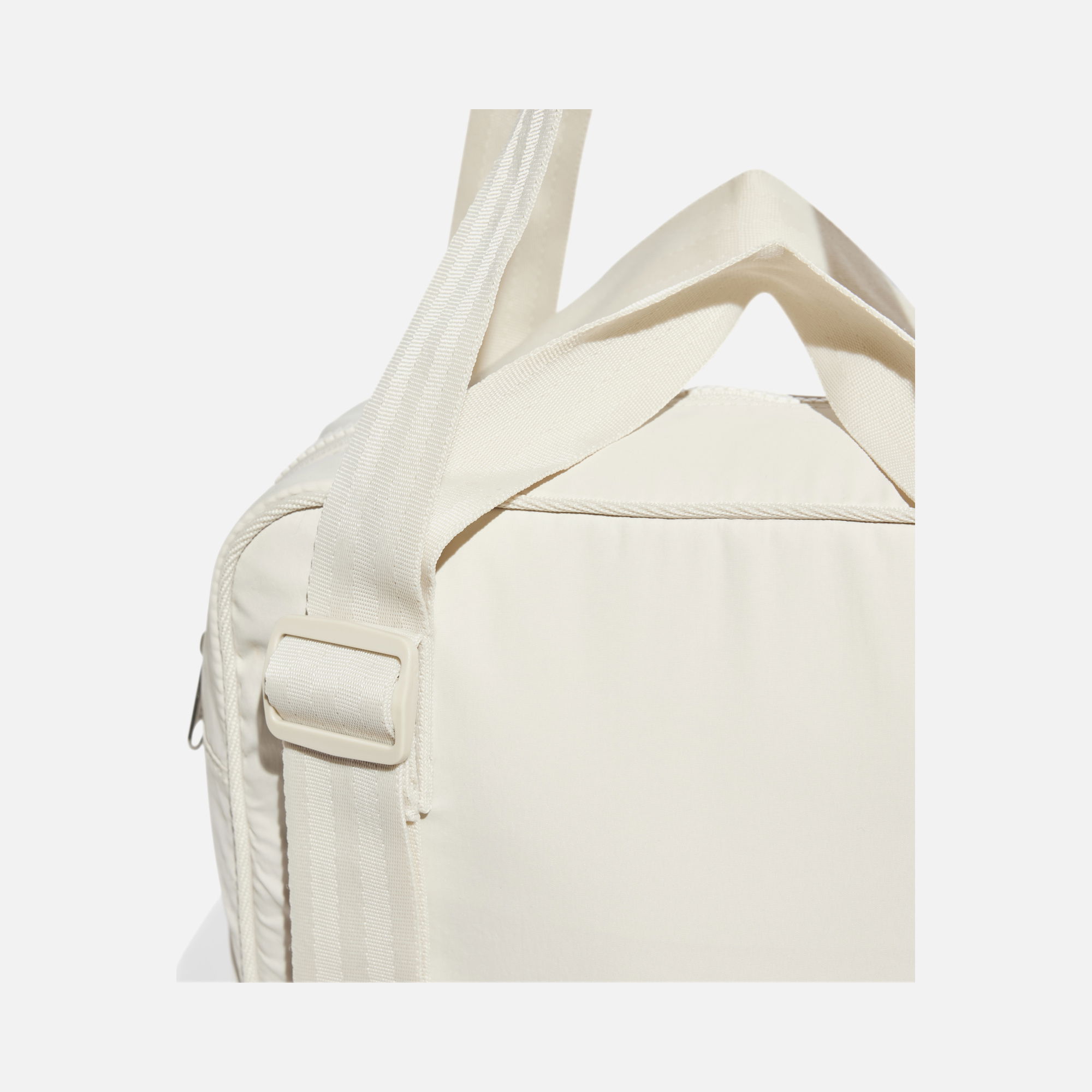 adidas Originals Embossed Trefoil Graphic (19,75 L) Functional & Compact Unisex Sırt Çantası