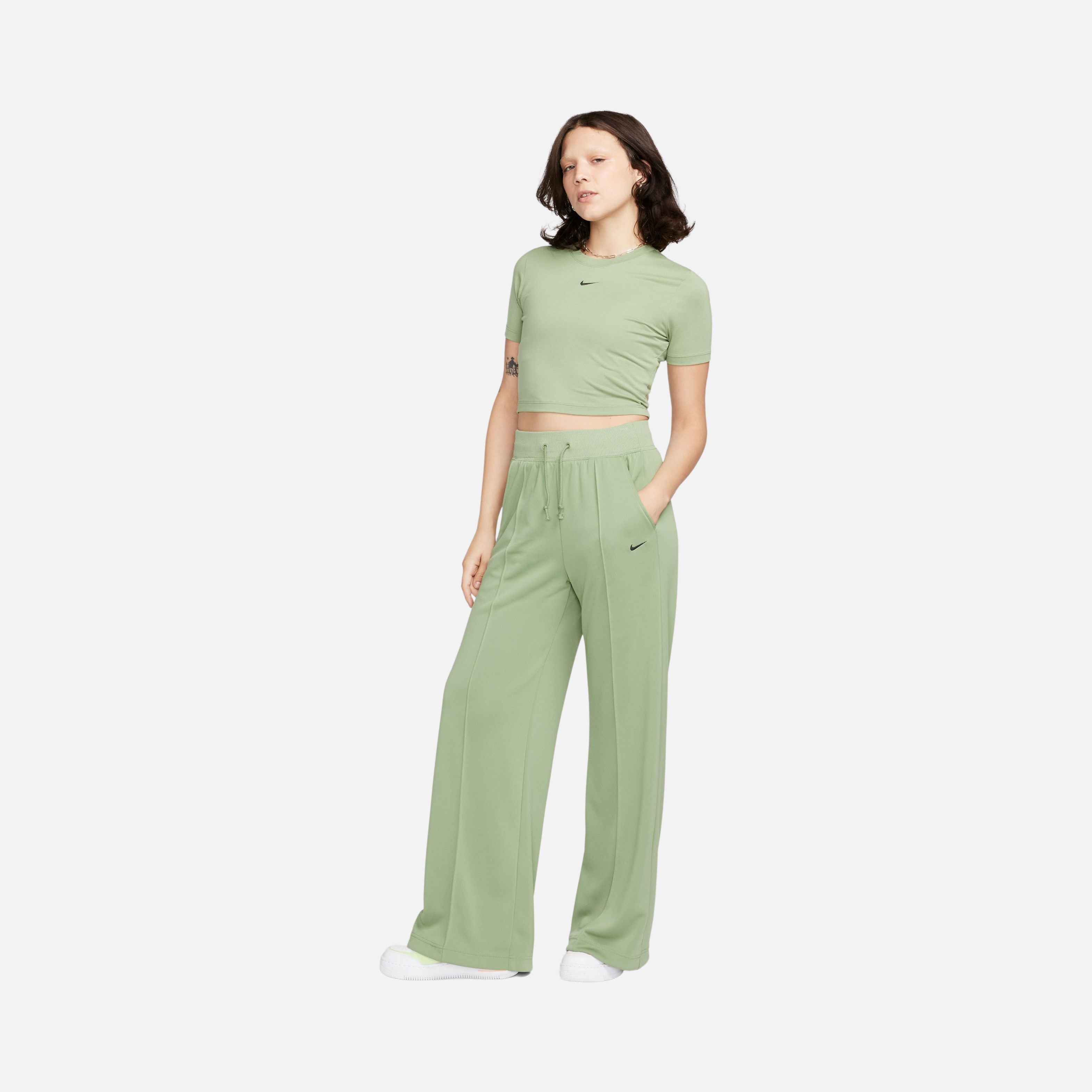 Nike Sportswear Essential Slim-Fit Cropped Short-Sleeve Kadın Tişört
