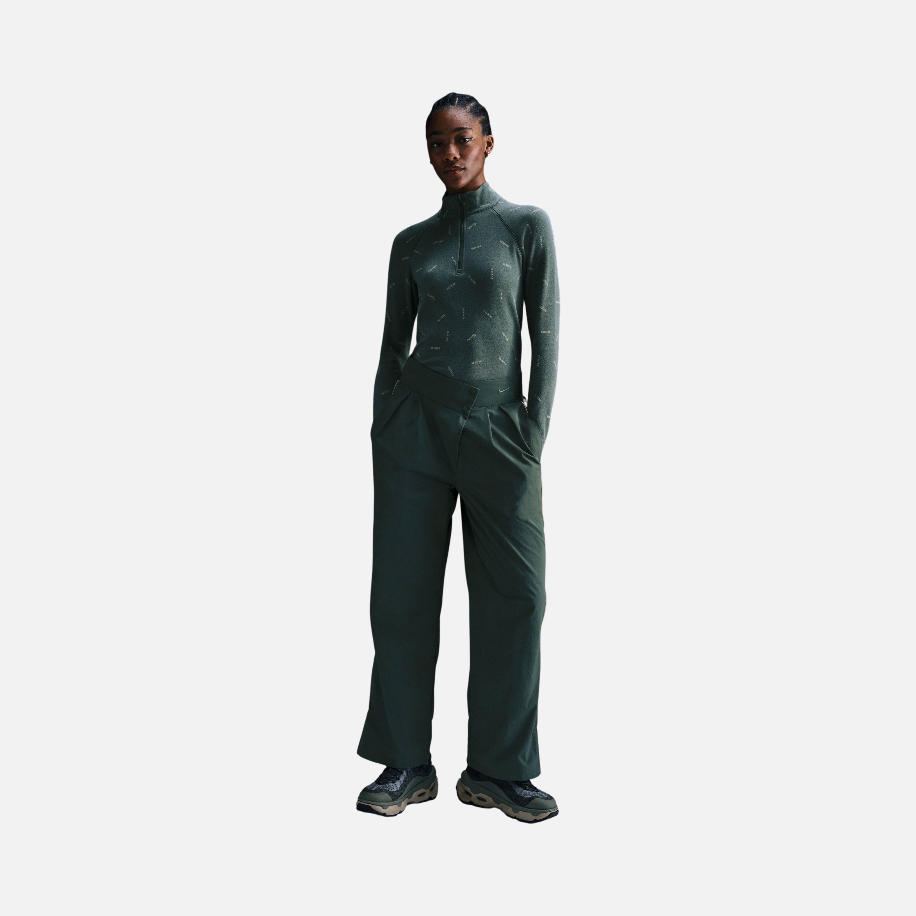 Nike Sportswear Mid-Rise Repel Asymmetrical-Waist Kadın Pantolon