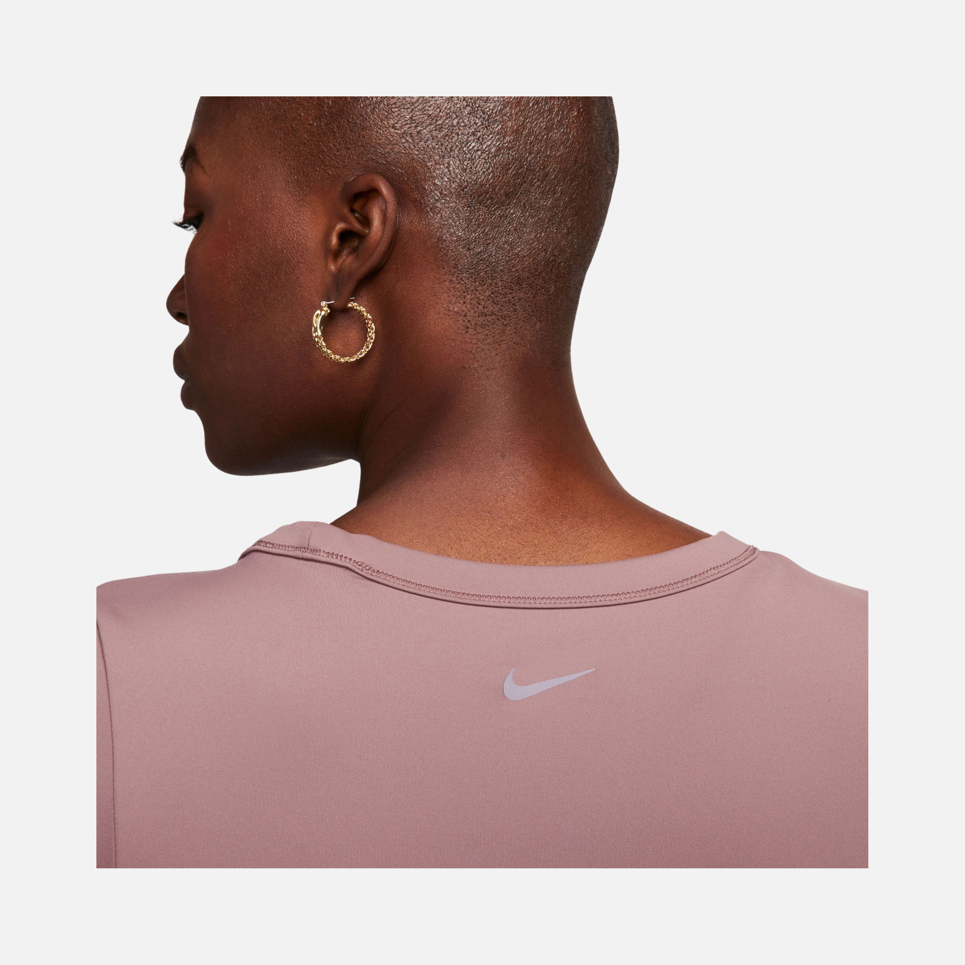Nike One Fitted Dri-Fit Cropped Training Short-Sleeve Kadın Tişört
