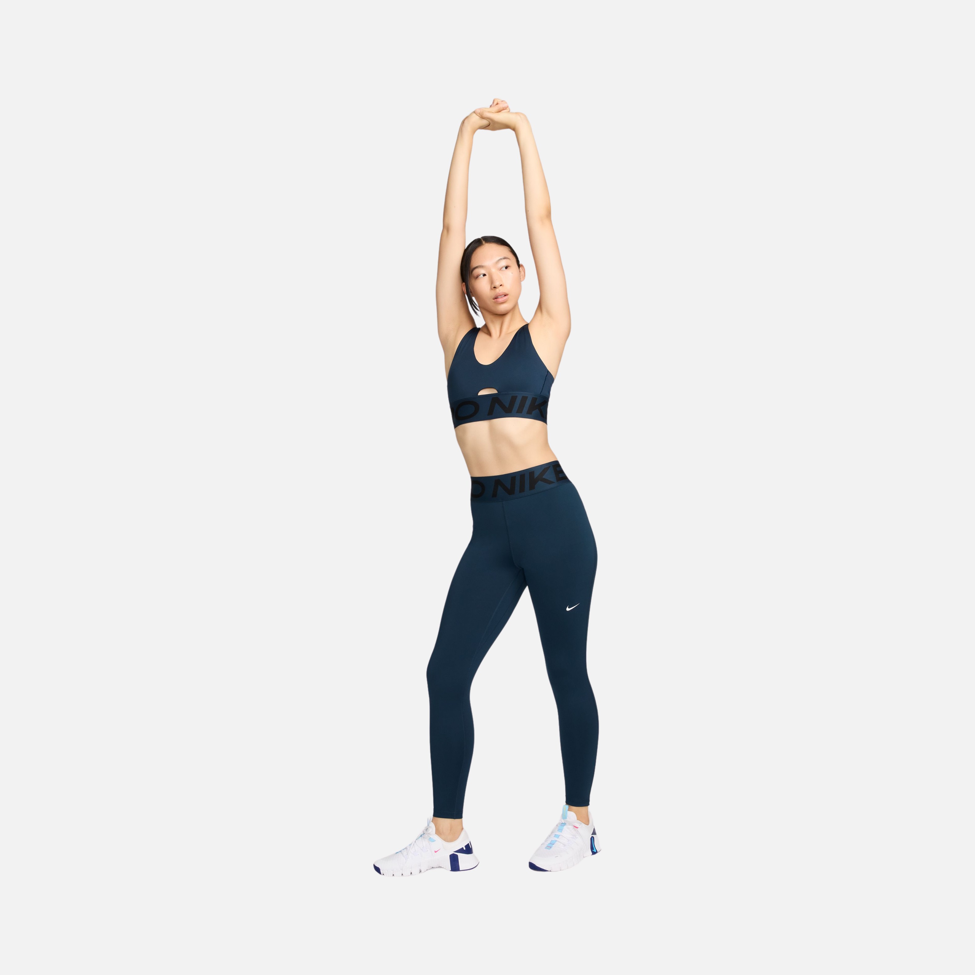 Nike Pro Indy Plunge Medium-Support Padded Training Kadın Bra
