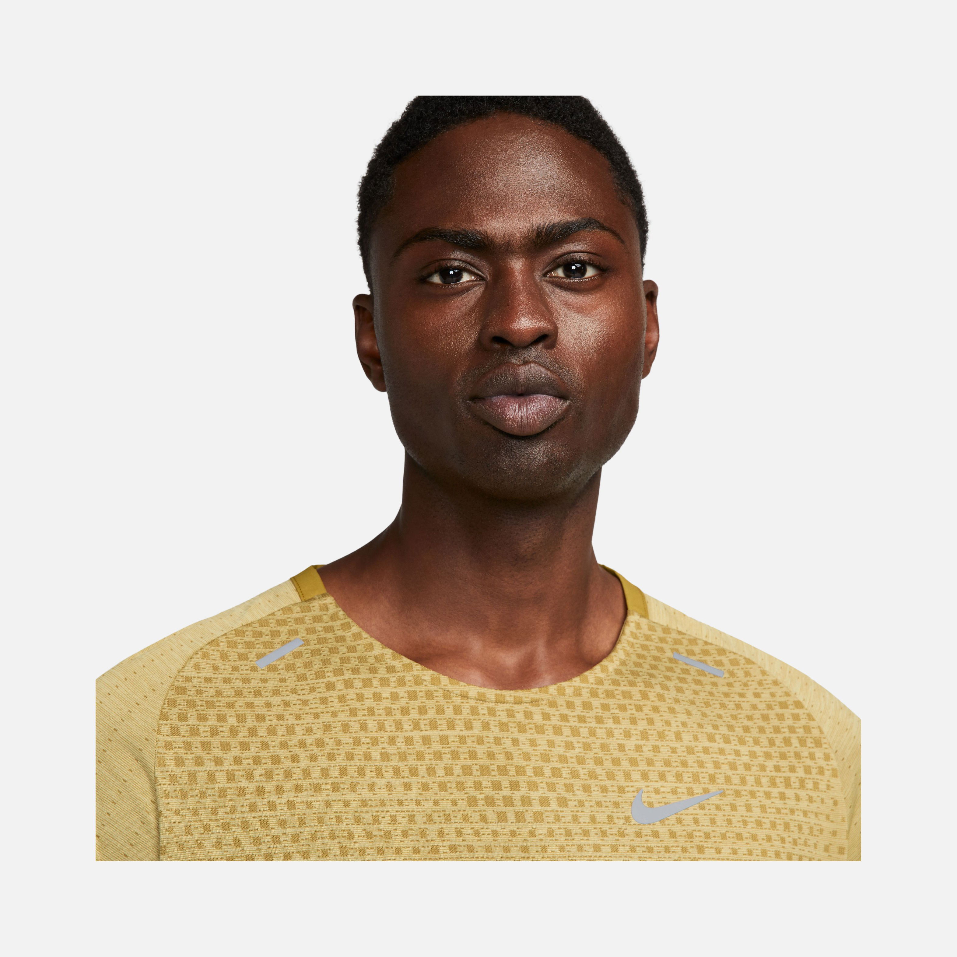 Nike Dri-Fit ADV TechKnit Ultra Running Short-Sleeve Erkek Tişört
